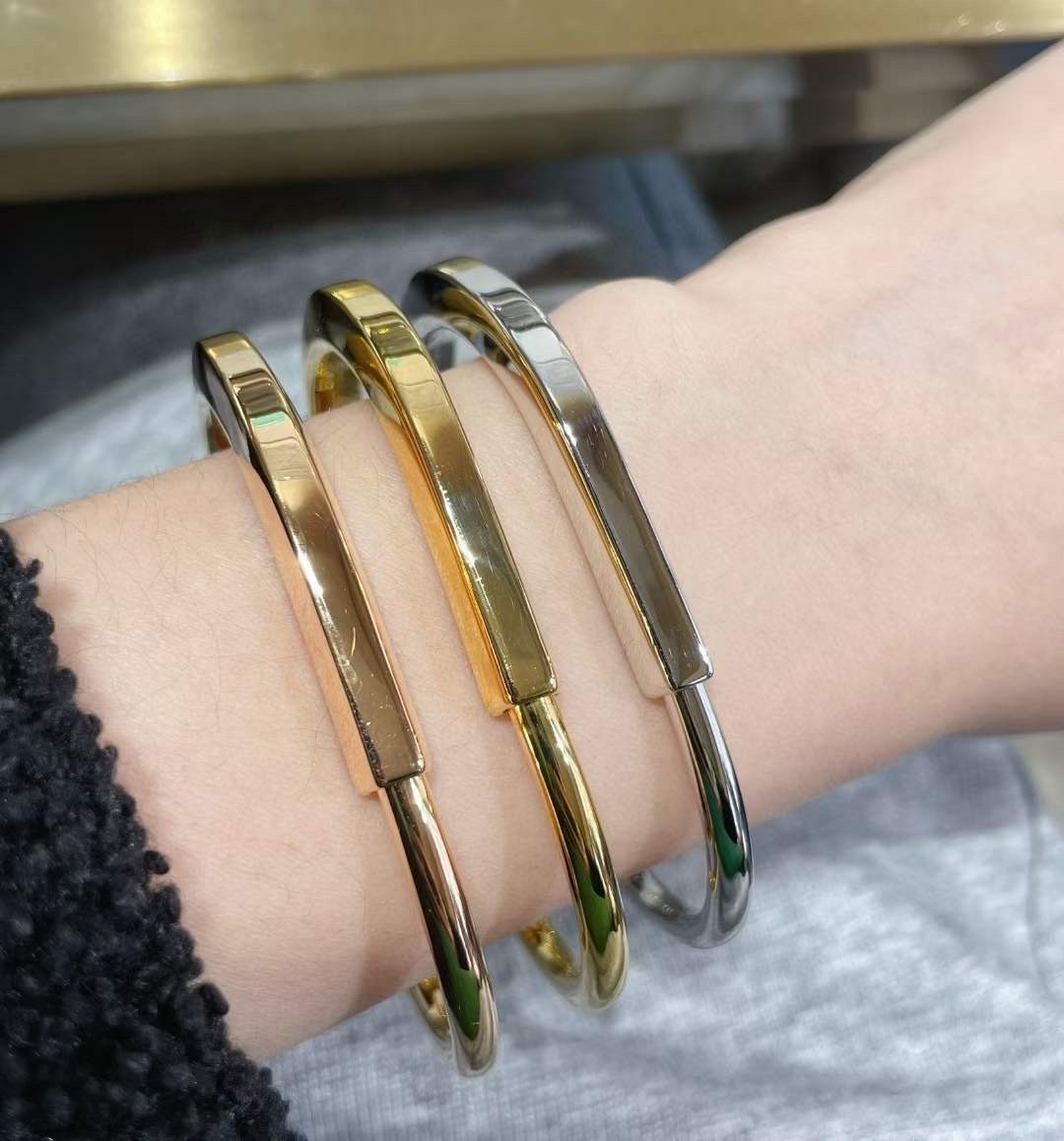 Tiffany & Co. Tiffany Lock系列 玫瑰金 无‮锁钻‬头手镯