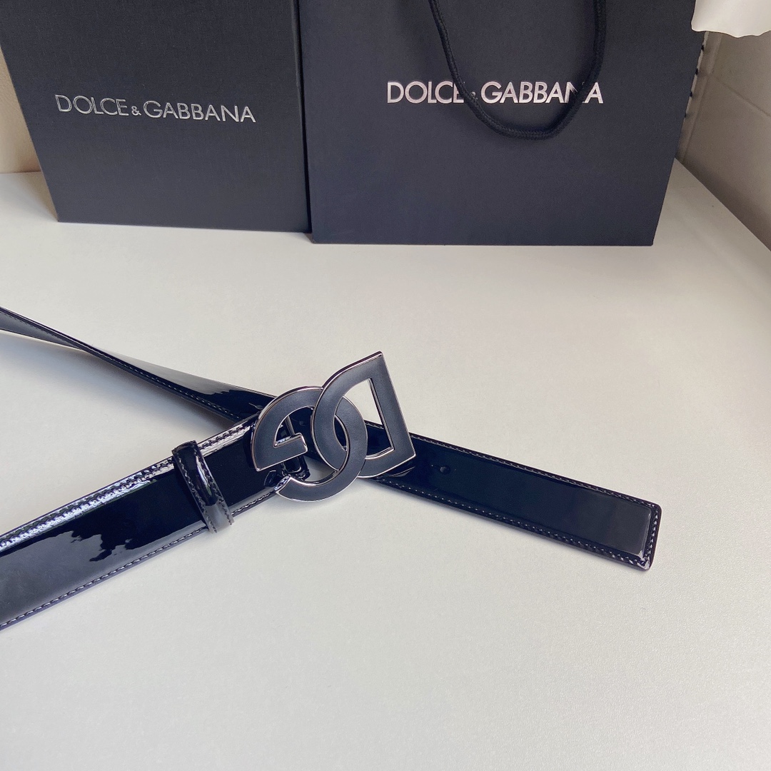 D&G杜嘉班纳亮泽小牛皮腰带缀以电镀