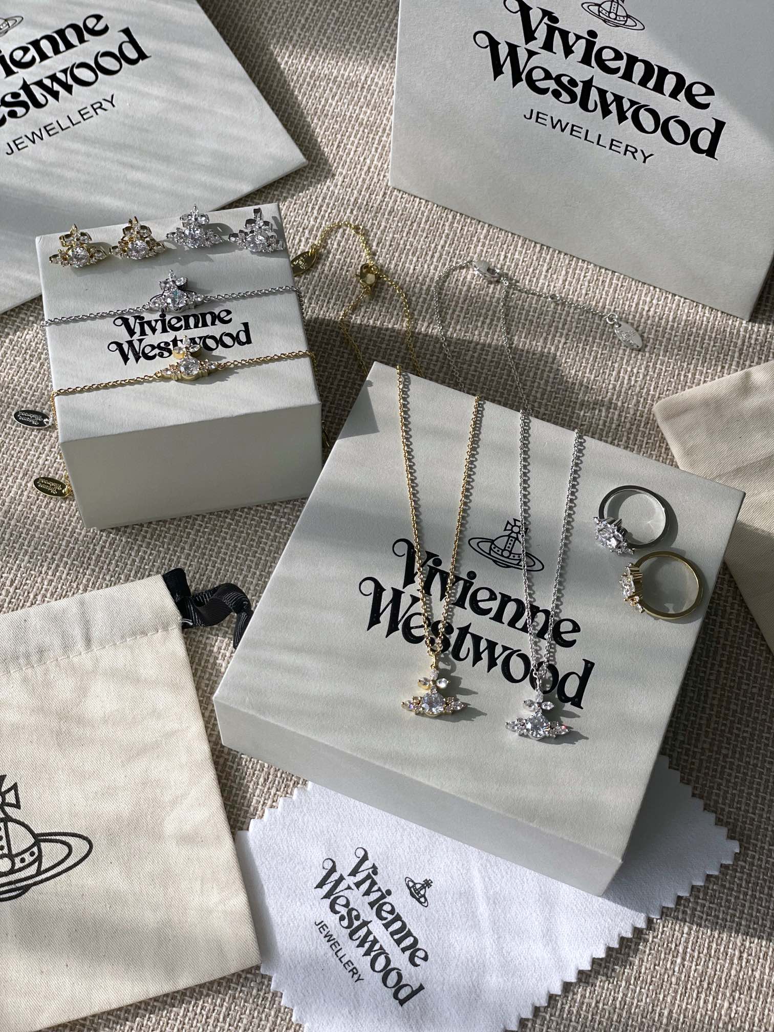 NO:632559,Vivienne Westwood, Queen Mother of the West, has perfect appearance, showing the sweetness and romance of a girl, Cardia high-end jewelry19860909VivienneWestwood西太后   颜值满分  尽显少女的甜美与浪漫,,卡迪亚高端饰品,Jewelry