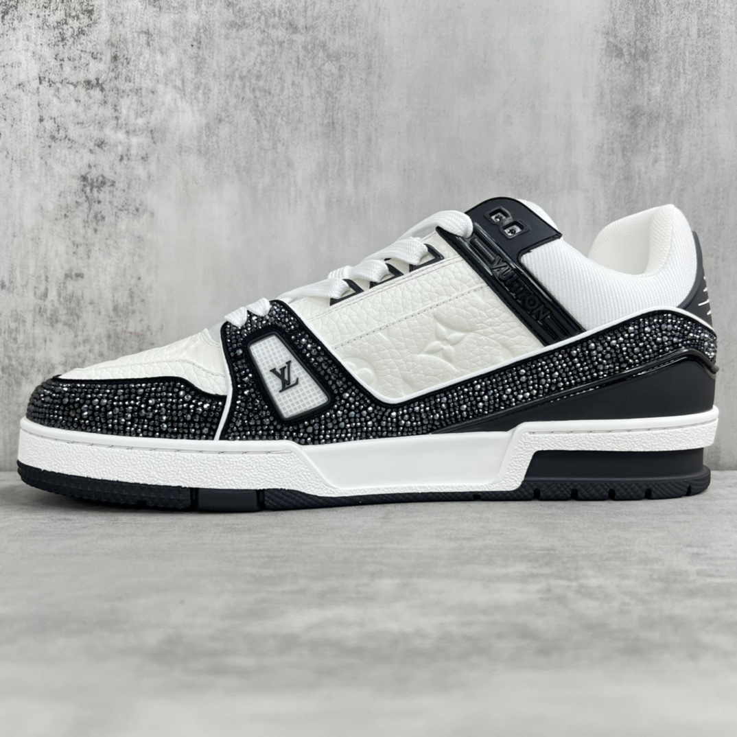 Louis Vuitton 新款上架 2023 Louis*Vuitto* LV trainer 满钻系列 走秀款TRAINER 大底和面料私模 绝对下血本费心思的一款鞋子 自Vifgil到来之后而设计的这一系列 每一季度都深受众多粉丝的青睐 TPU 大底 包装