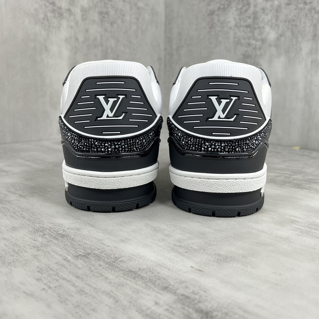 Louis Vuitton 新款上架 2023 Louis*Vuitto* LV trainer 满钻系列 走秀款TRAINER 大底和面料私模 绝对下血本费心思的一款鞋子 自Vifgil到来之后而设计的这一系列 每一季度都深受众多粉丝的青睐 TPU 大底 包装
