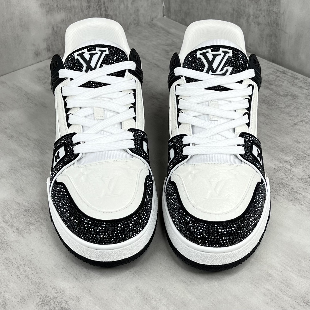 Louis Vuitton 新款上架 2023 Louis*Vuitto* LV trainer 满钻系列 走秀款TRAINER 大底和面料私模 绝对下血本费心思的一款鞋子 自Vifgil到来之后而设计的这一系列 每一季度都深受众多粉丝的青睐 TPU 大底 包装
