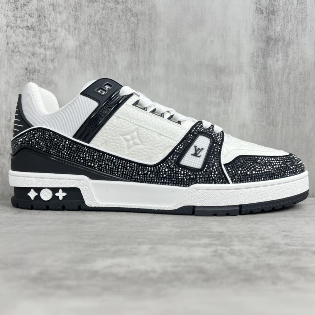 Louis Vuitton 新款上架 2023 Louis*Vuitto* LV trainer 满钻系列 走秀款TRAINER 大底和面料私模 绝对下血本费心思的一款鞋子 自Vifgil到来之后而设计的这一系列 每一季度都深受众多粉丝的青睐 TPU 大底 包装