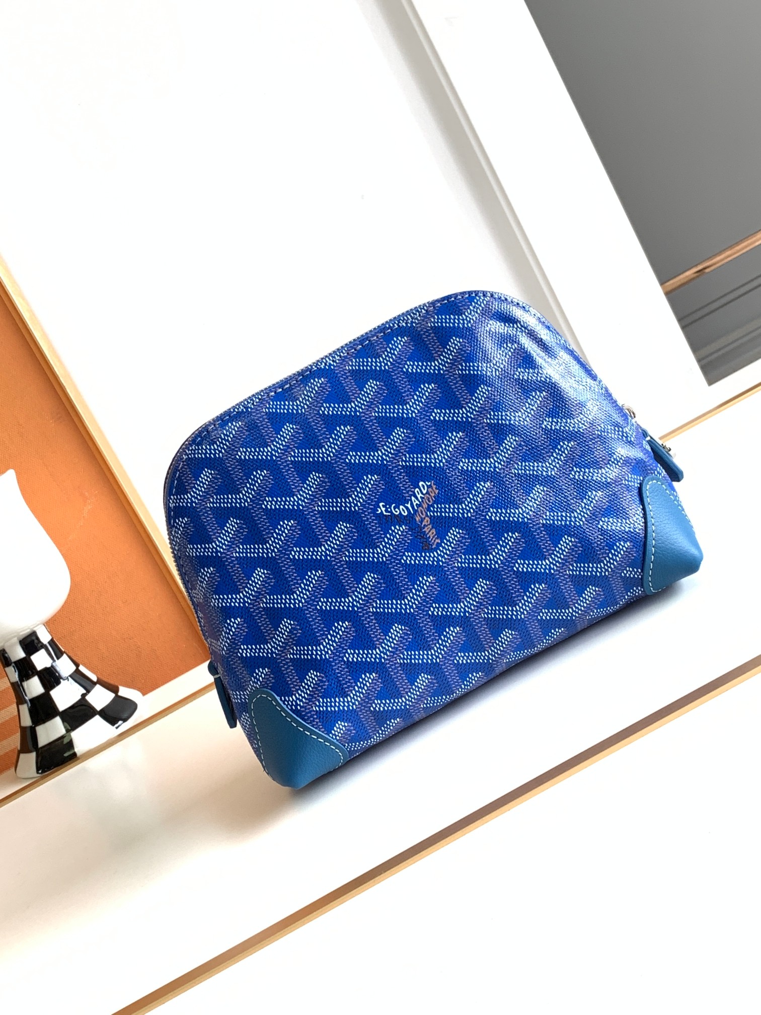 Косметичка Goyard Vendôme с водоотталкивающей хлопковой подкладкой, кожаными уголками и молнией с G-образным бегунком
