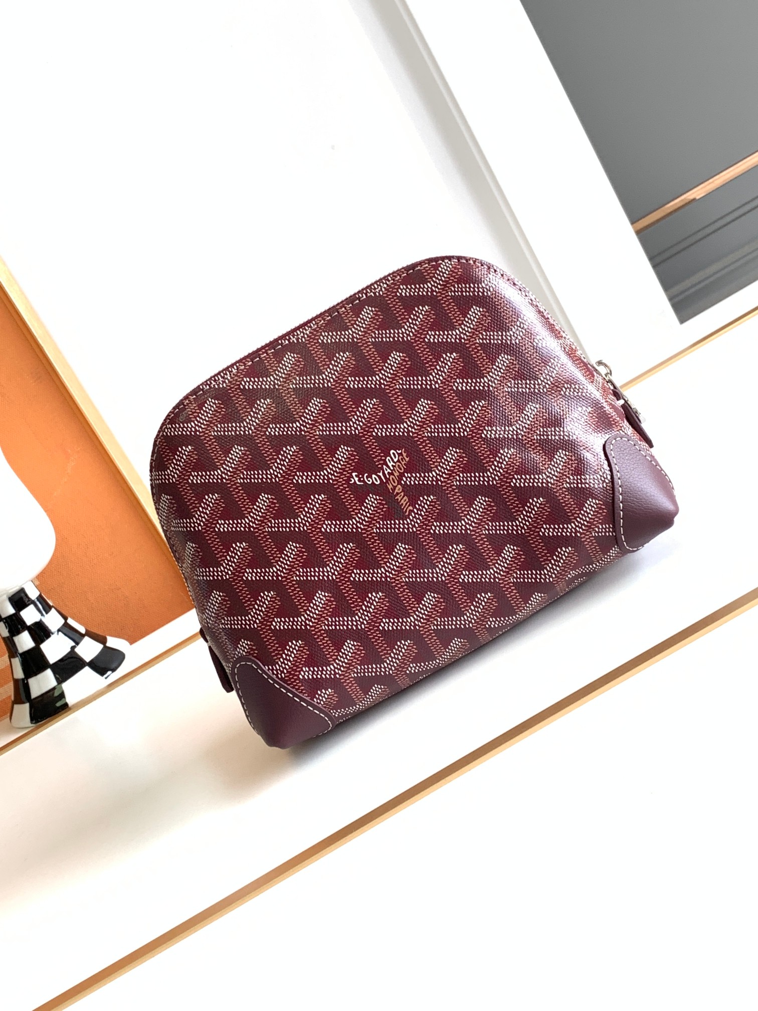 Косметичка Goyard Vendôme с водоотталкивающей хлопковой подкладкой, кожаными уголками и молнией с логотипом G