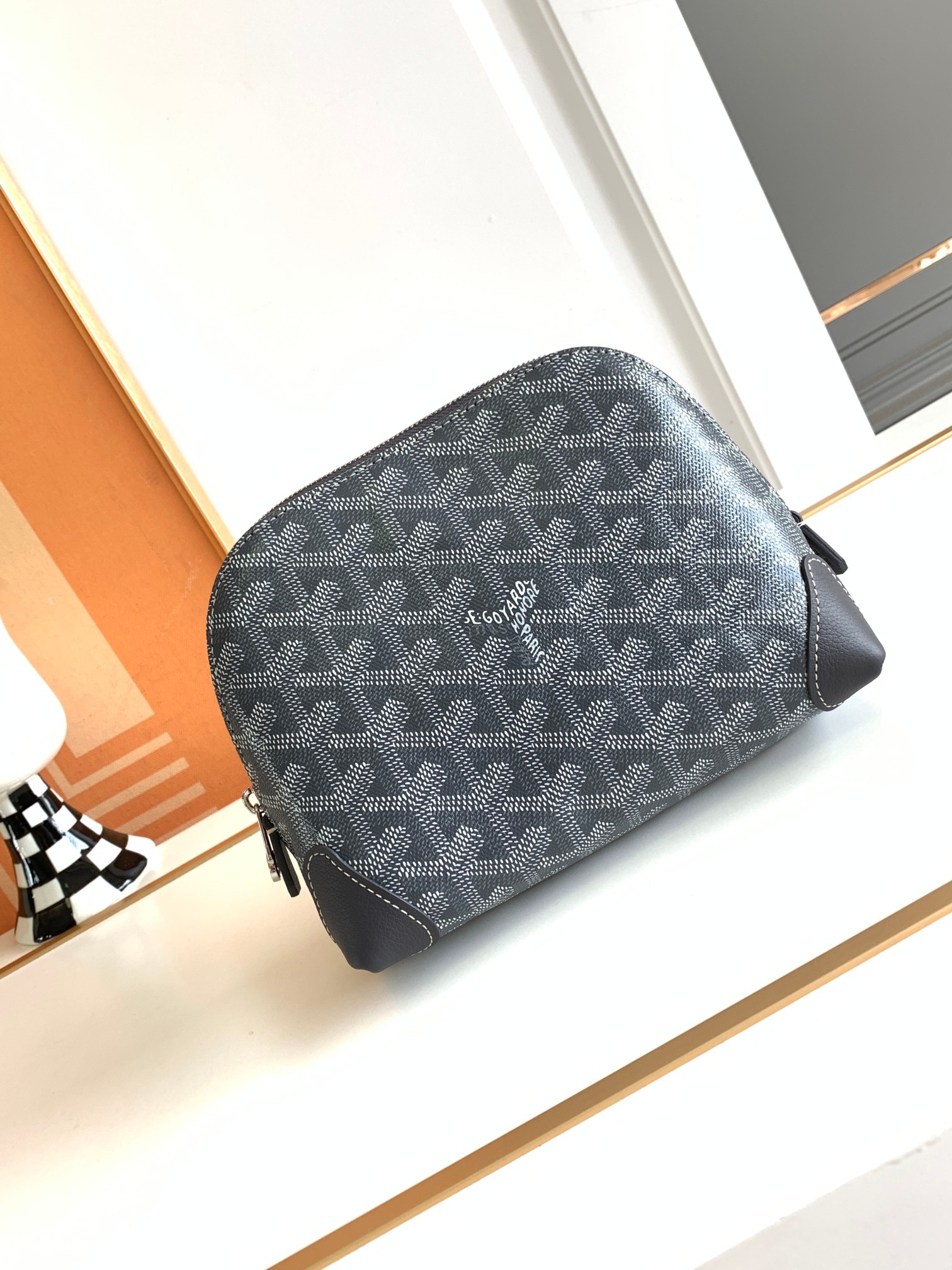 Косметичка Goyard Vendôme с водоотталкивающей хлопковой подкладкой, кожаными уголками и молнией с логотипом G
