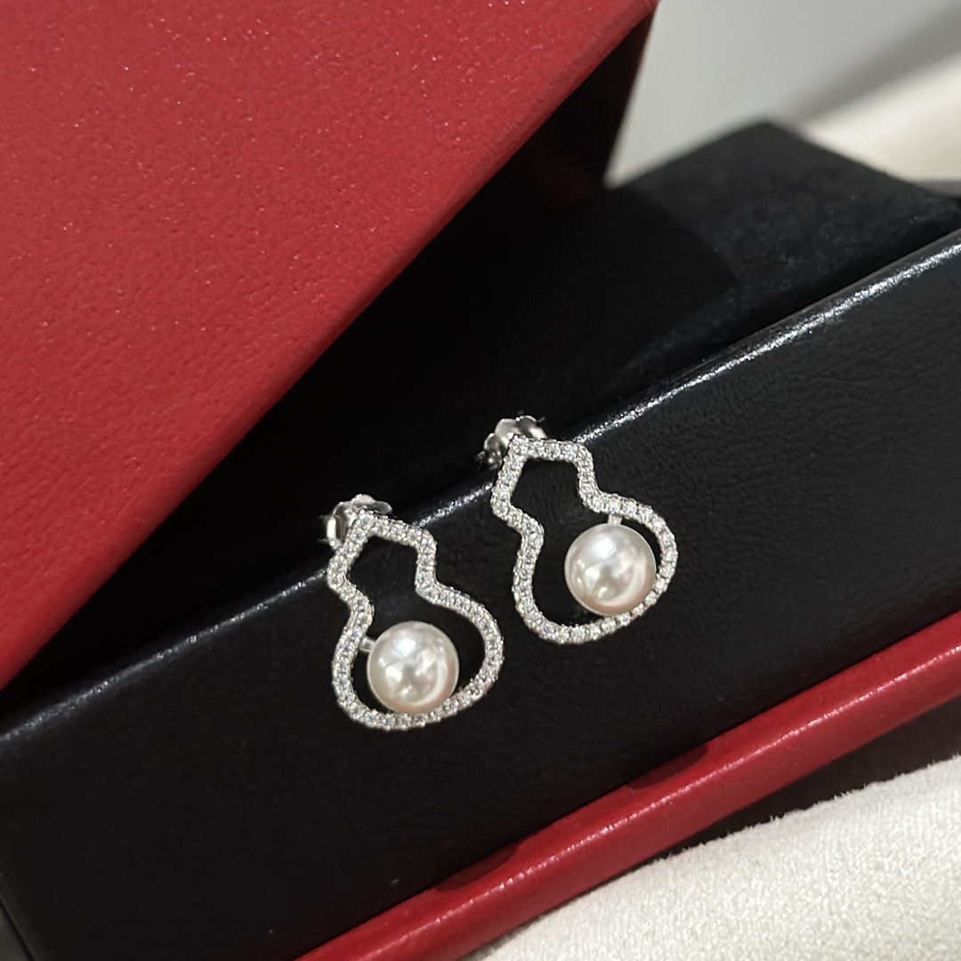♪ 300 quid, high-end jewels, pearls, emptied ear nails, the same as the goddess ♪