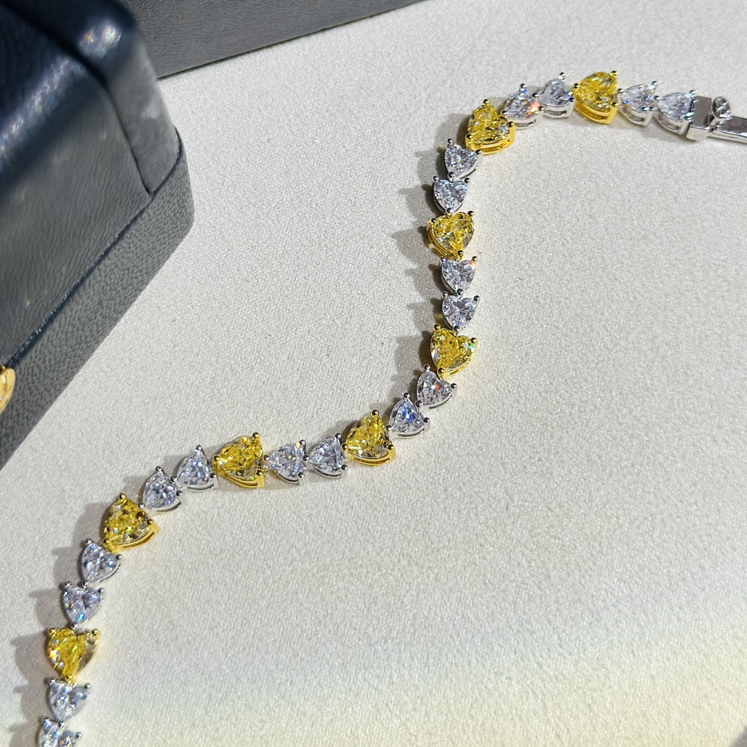 Luxury Diamond Bracelets: High-End Custom S925 Silver with Imported Simulations - 图片 4