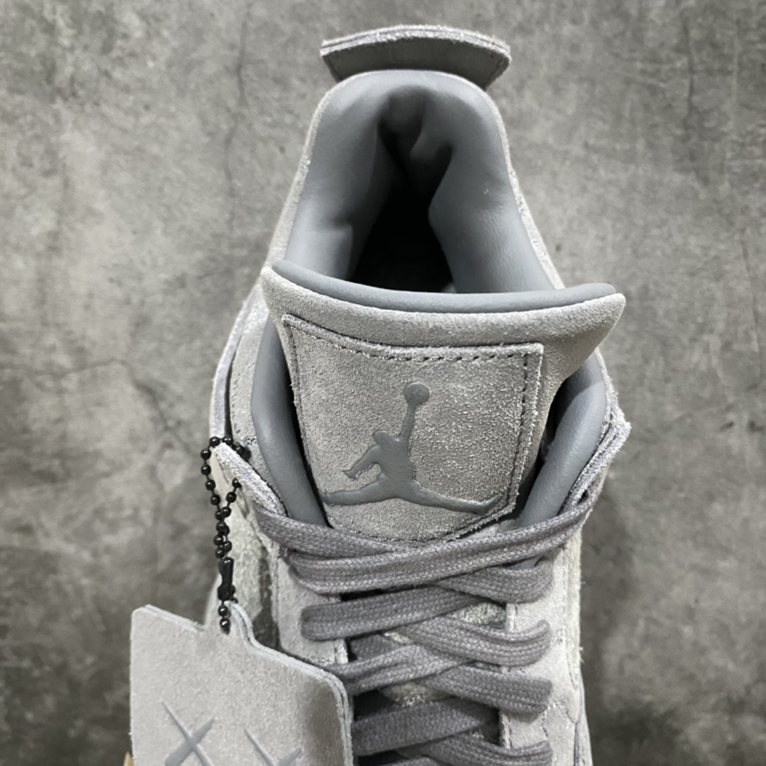 图片[8]-【老DT纯原】KAWS x Air Jordan AJ4 \”Cool Grey\” 涂鸦联名酷灰 930155-003n翻水经典 历史细节最优 完美出货‼️n纯原市场最高工艺复刻 无色差修正 夜光大底调试涂鸦、色卡与原版基本零差距原厂麂皮定制 高密度原厂电绣鞋面涂鸦n原盒原配 独家配原鞋拆解开发 原楦原纸板开发 全市场最纯正四代版型 原底真实气垫 回弹反馈充足 完美鞋楦打造 市面最高工艺一切细节如图实拍 所见所得 原装头层皮冲裁Size：40 40.5 41 42 42.5 43 44 44.5 45 46 47.5-莆田鞋批发中心