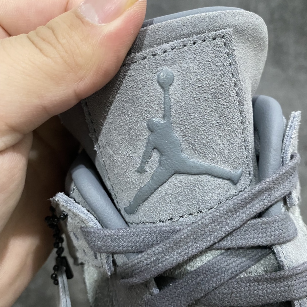 图片[8]-【老DT纯原】KAWS x Air Jordan AJ4 \”Cool Grey\” 涂鸦联名酷灰 930155-003n翻水经典 历史细节最优 完美出货‼️n纯原市场最高工艺复刻 无色差修正 夜光大底调试涂鸦、色卡与原版基本零差距原厂麂皮定制 高密度原厂电绣鞋面涂鸦n原盒原配 独家配原鞋拆解开发 原楦原纸板开发 全市场最纯正四代版型 原底真实气垫 回弹反馈充足 完美鞋楦打造 市面最高工艺一切细节如图实拍 所见所得 原装头层皮冲裁Size：40 40.5 41 42 42.5 43 44 44.5 45 46 47.5-莆田鞋批发中心