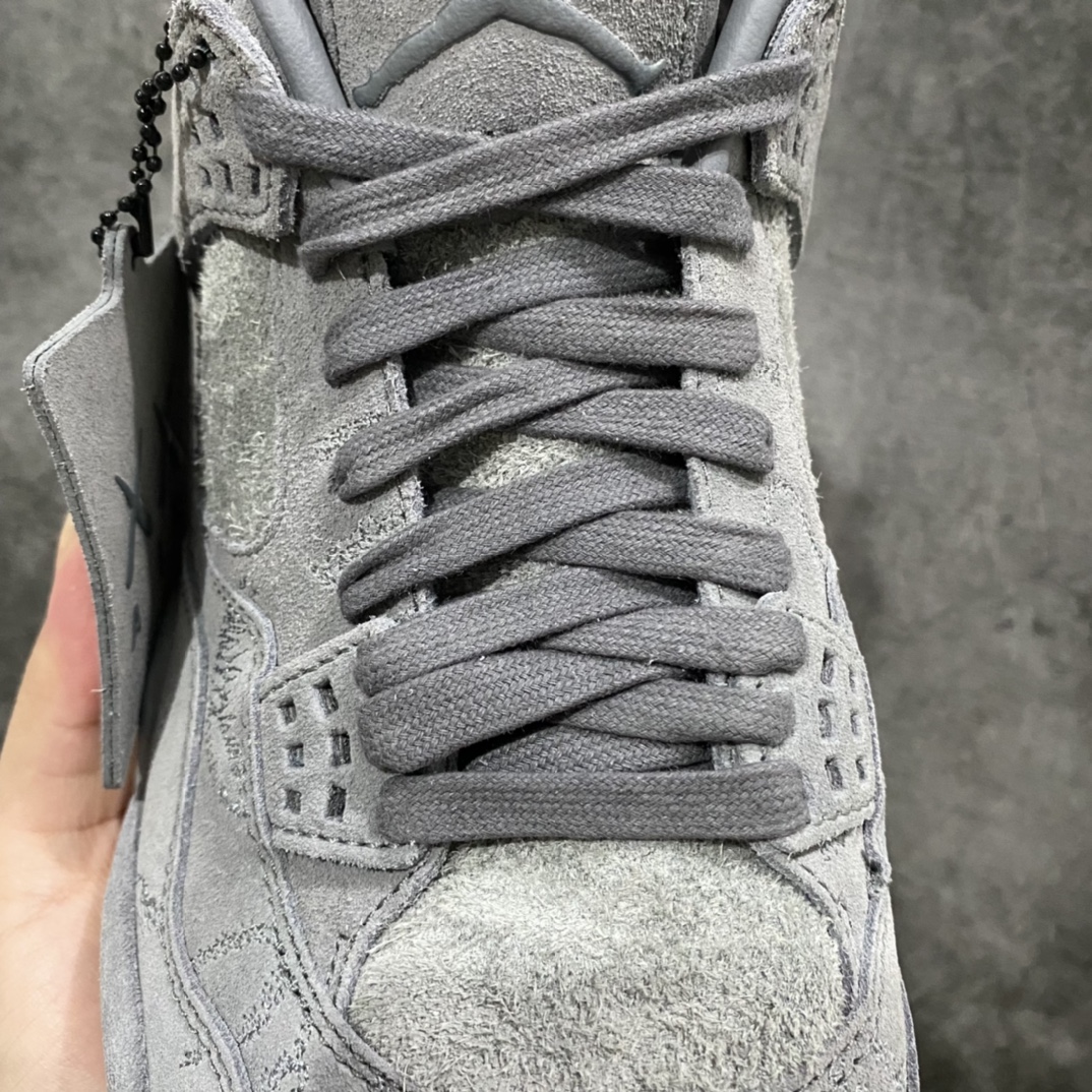 图片[9]-【老DT纯原】KAWS x Air Jordan AJ4 \”Cool Grey\” 涂鸦联名酷灰 930155-003n翻水经典 历史细节最优 完美出货‼️n纯原市场最高工艺复刻 无色差修正 夜光大底调试涂鸦、色卡与原版基本零差距原厂麂皮定制 高密度原厂电绣鞋面涂鸦n原盒原配 独家配原鞋拆解开发 原楦原纸板开发 全市场最纯正四代版型 原底真实气垫 回弹反馈充足 完美鞋楦打造 市面最高工艺一切细节如图实拍 所见所得 原装头层皮冲裁Size：40 40.5 41 42 42.5 43 44 44.5 45 46 47.5-莆田鞋批发中心