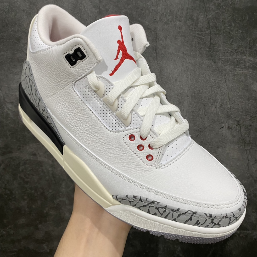 图片[3]-【X版纯原】Air Jordan AJ3 做旧复刻复古白水泥 货号：DN3707-100nnx版的这款做的是真心好n拿到实物感觉很惊艳 各细节都非常到位n正确爆裂纹 细腻原厂皮料 高价零售首选此版本绝对稳nn纯原大厂出品 品质毋庸置疑n全鞋均使用原厂皮料 细节无可挑剔n完美鞋型 裁边清洁度无敌 皮料为细腻甩纹牛皮后跟定型也很好 反口弧度自然 正确爆裂纹n高端零售客户的极佳选择 尺码：40-47.5-莆田鞋批发中心