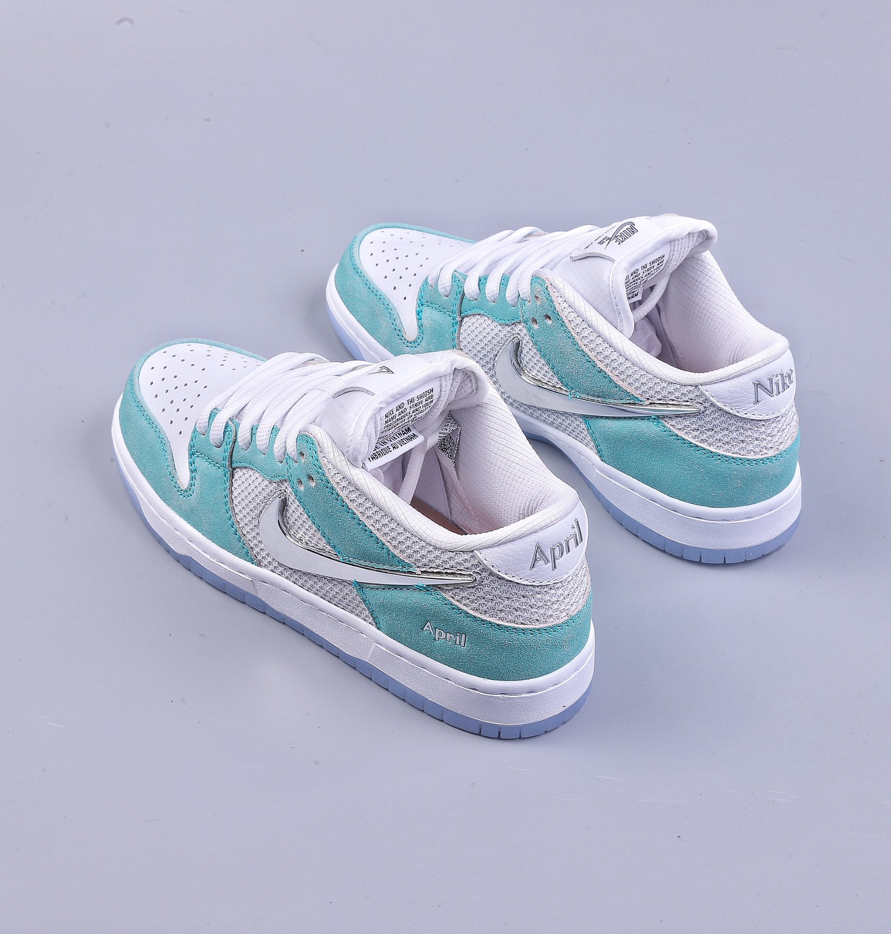320 C Nike SB Dunk Low 冰封玫瑰 镜面勾 FD2562-400
