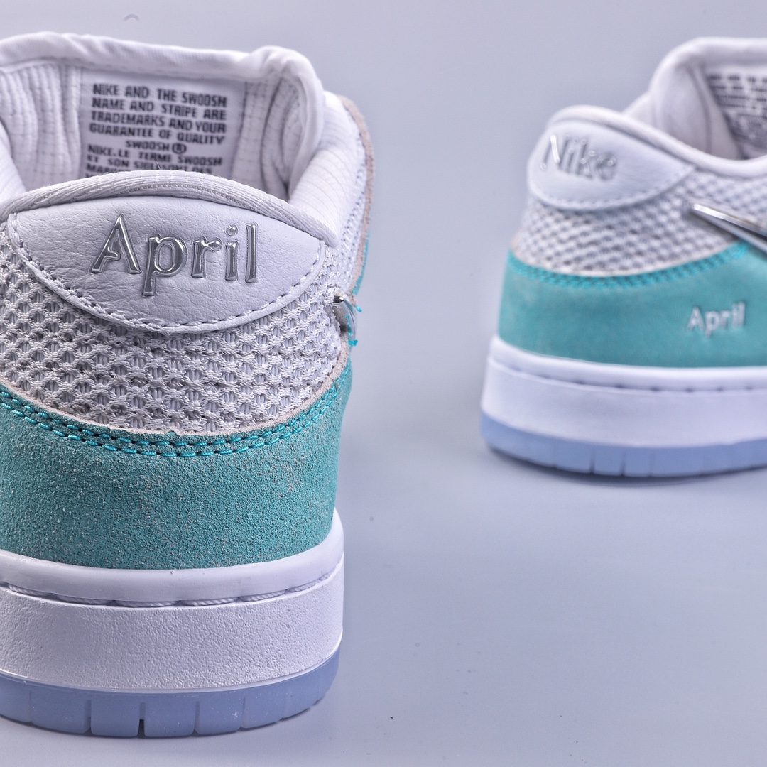320 C Nike SB Dunk Low 冰封玫瑰 镜面勾 FD2562-400