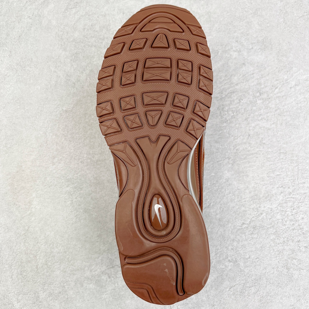 图片[9]-＃纯原 Supreme x NK Air Max 98 TL SP 系列低帮经典复古百搭休闲运动气垫慢跑鞋 Sup联名 DR1033-200 Supreme x Air Max 98 TL 最新联名鞋款正式登场！继合作发布 SB Blazer Mid 之后，Supreme 与 NK 再度为 2022 秋季带来联名新作，共同打造 Air Max 98 TL 全新联名鞋款。本次联名鞋款共推出黑色、白色、粉色与棕色四种选择，鞋面采用合成皮革与针织网眼构成，搭配反光 TPU 覆盖层提升视觉层次。鞋侧迷你 Swoosh Logo、鞋跟变形的 Supreme 字样以及鞋带皆配备反光元素，最后搭载 Air Max 98 经典的全掌外露 Air 气垫以及橡胶外底完成设计。尺码：36 36.5 37.5 38 38.5 39 40 40.5 41 42 42.5 43 44 44.5 45-选品中心