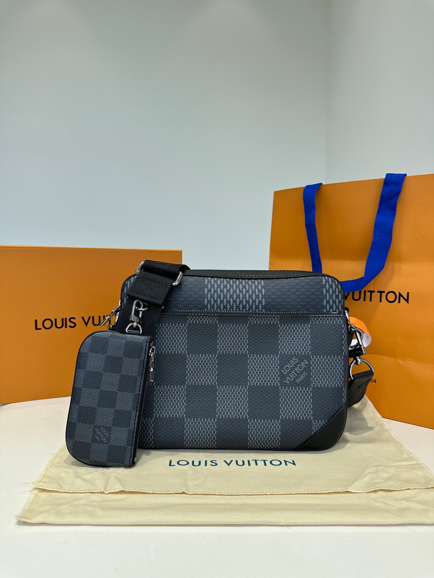 Luxury Fashion Replica Designers
 Louis Vuitton Crossbody & Shoulder Bags Messenger Bags Top quality Fake
 Black Men Monogram Eclipse Canvas Cowhide Casual