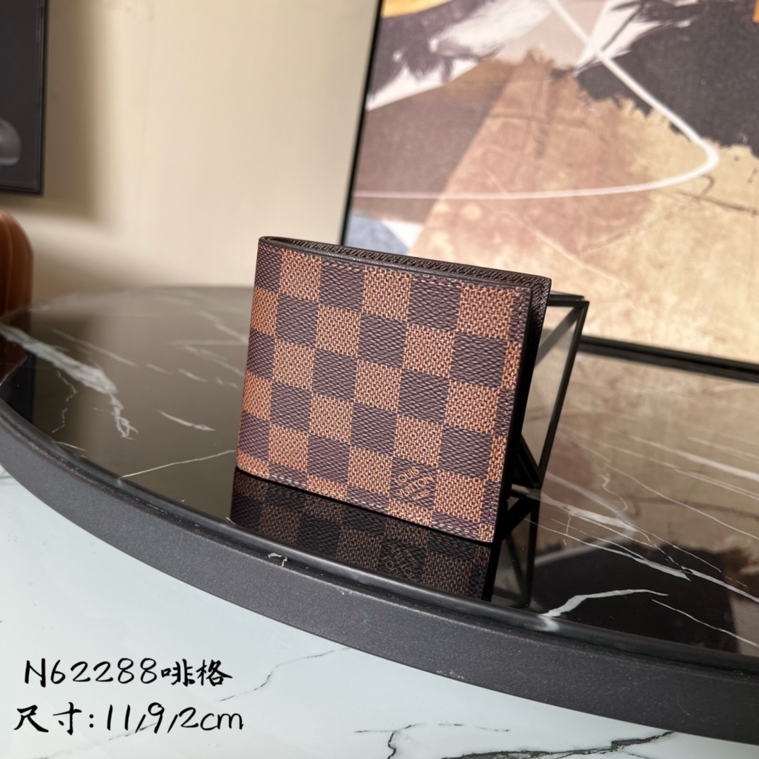 芯片版顶级原单N62288啡格这款DamierGraphite零钱纸钞与信用卡夹重新运用了经典的设计现代