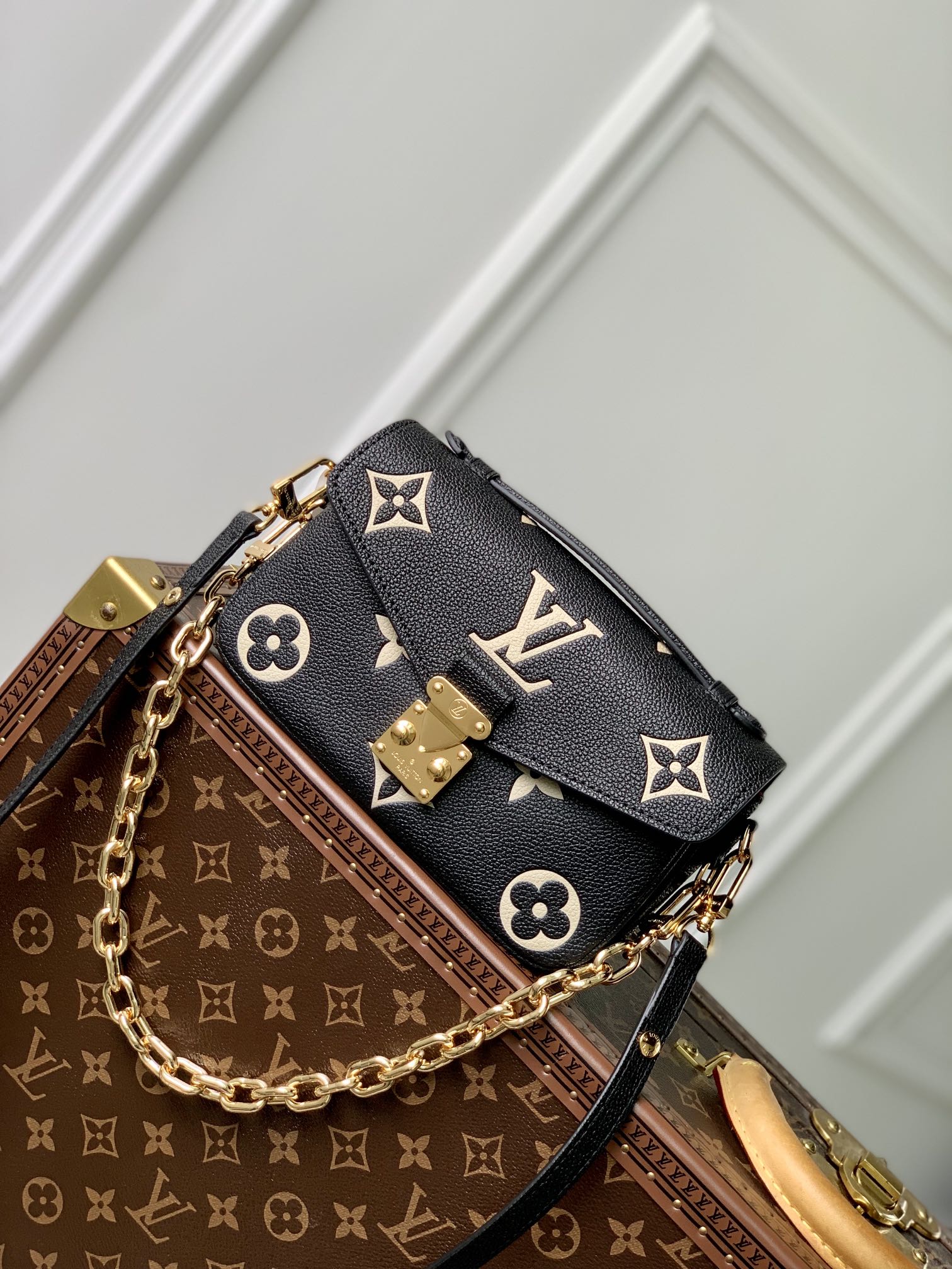 Replica 1:1
 Louis Vuitton LV Pochette MeTis Bags Handbags Empreinte​ Chains M46596