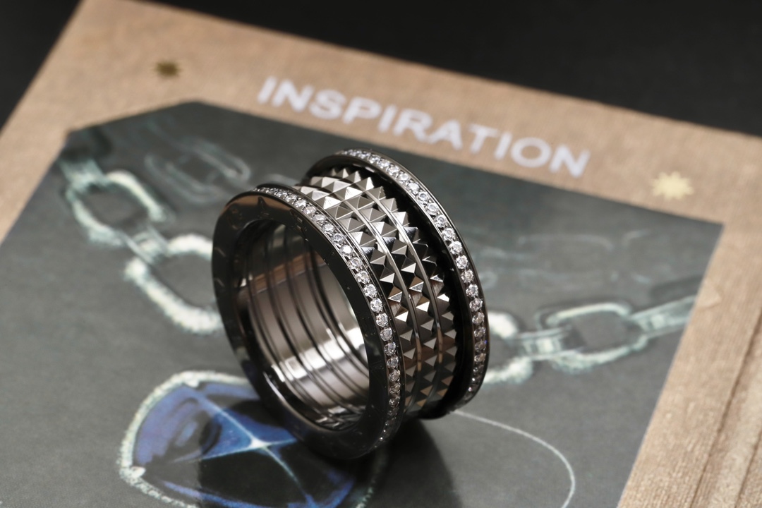 Bvlgari B zero1Rock系列从举世闻名的圆形露天剧场—罗马斗兽场汲取灵感