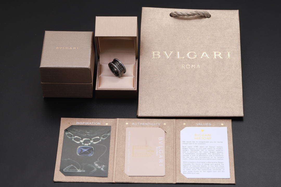 Bvlgari B zero1Rock系列从举世闻名的圆形露天剧场—罗马斗兽场汲取灵感