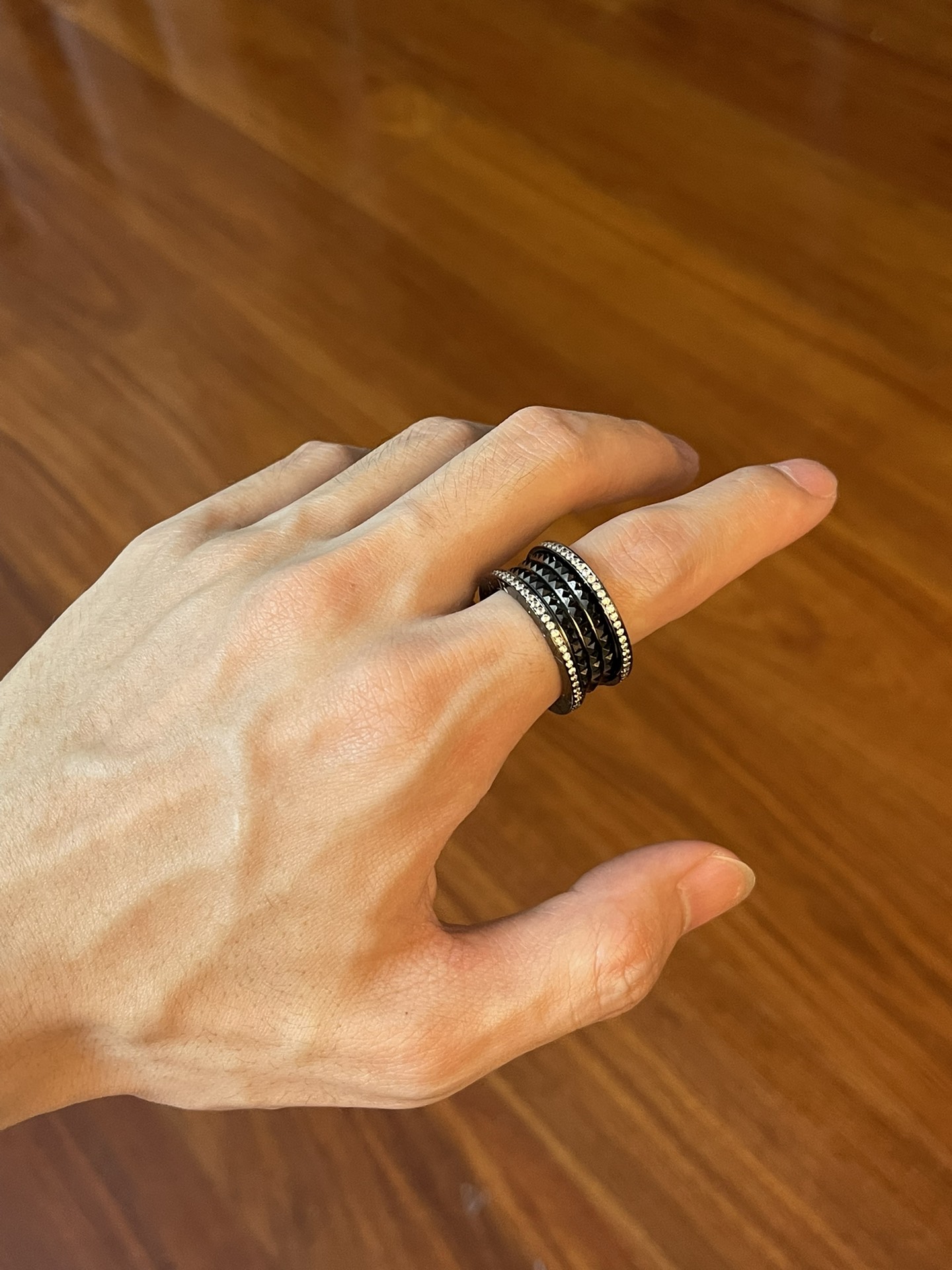 Bvlgari B zero1Rock系列从举世闻名的圆形露天剧场—罗马斗兽场汲取灵感