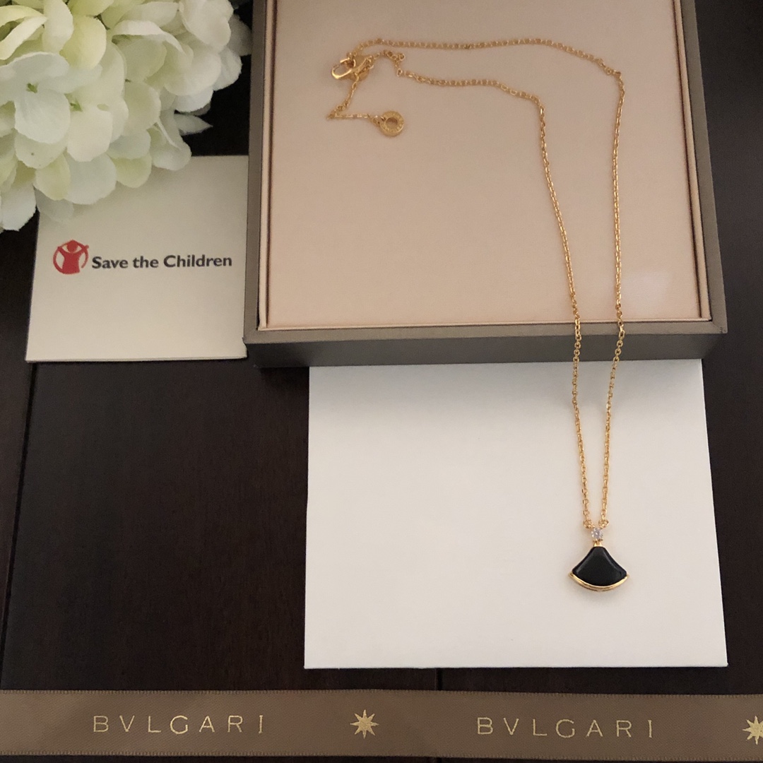 BV宝格丽天然石小扇子小裙子项链。正品开模！独家！原版手工扣原版细节！完胜真金版！带着进专柜[得意]每片