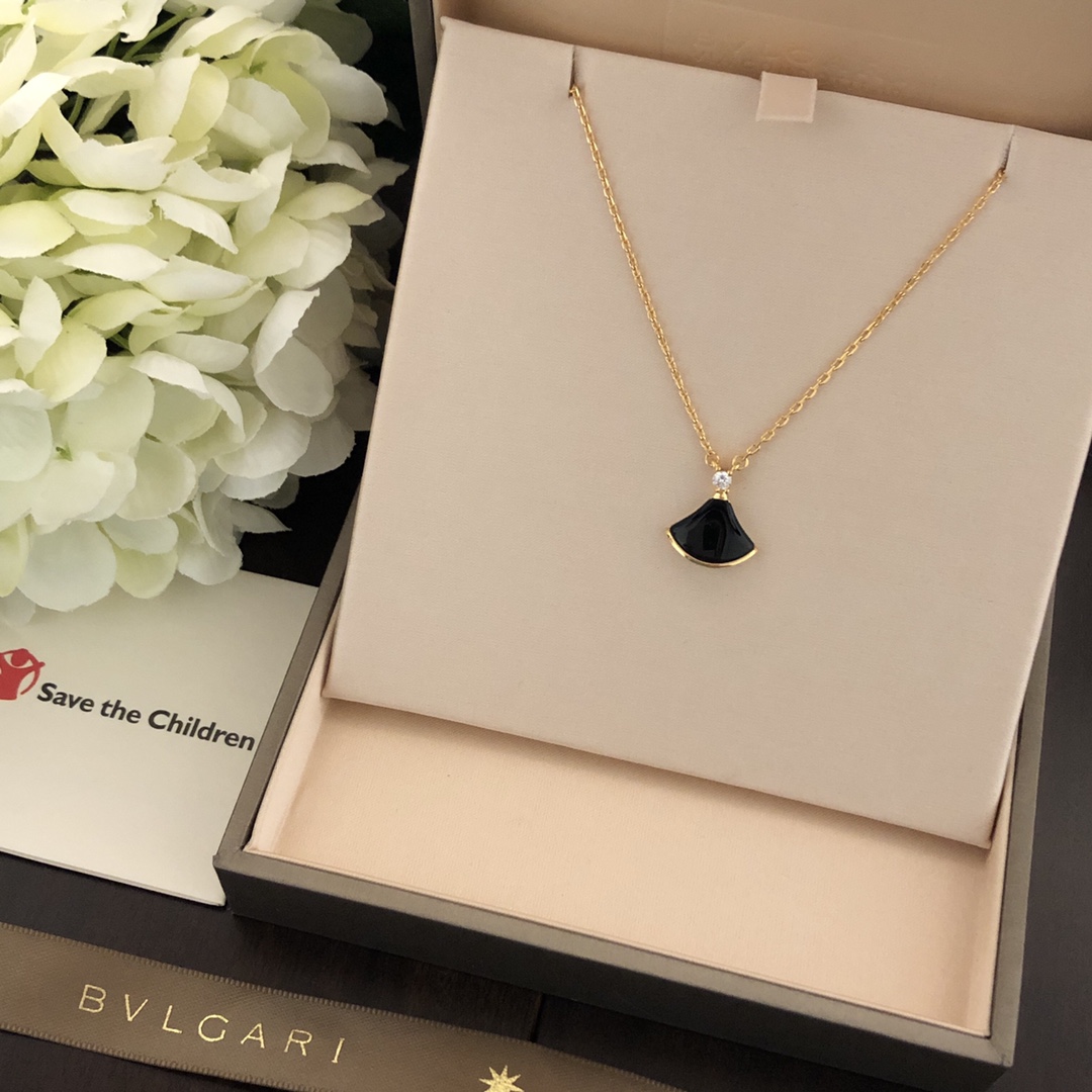 BV宝格丽天然石小扇子小裙子项链。正品开模！独家！原版手工扣原版细节！完胜真金版！带着进专柜[得意]每片