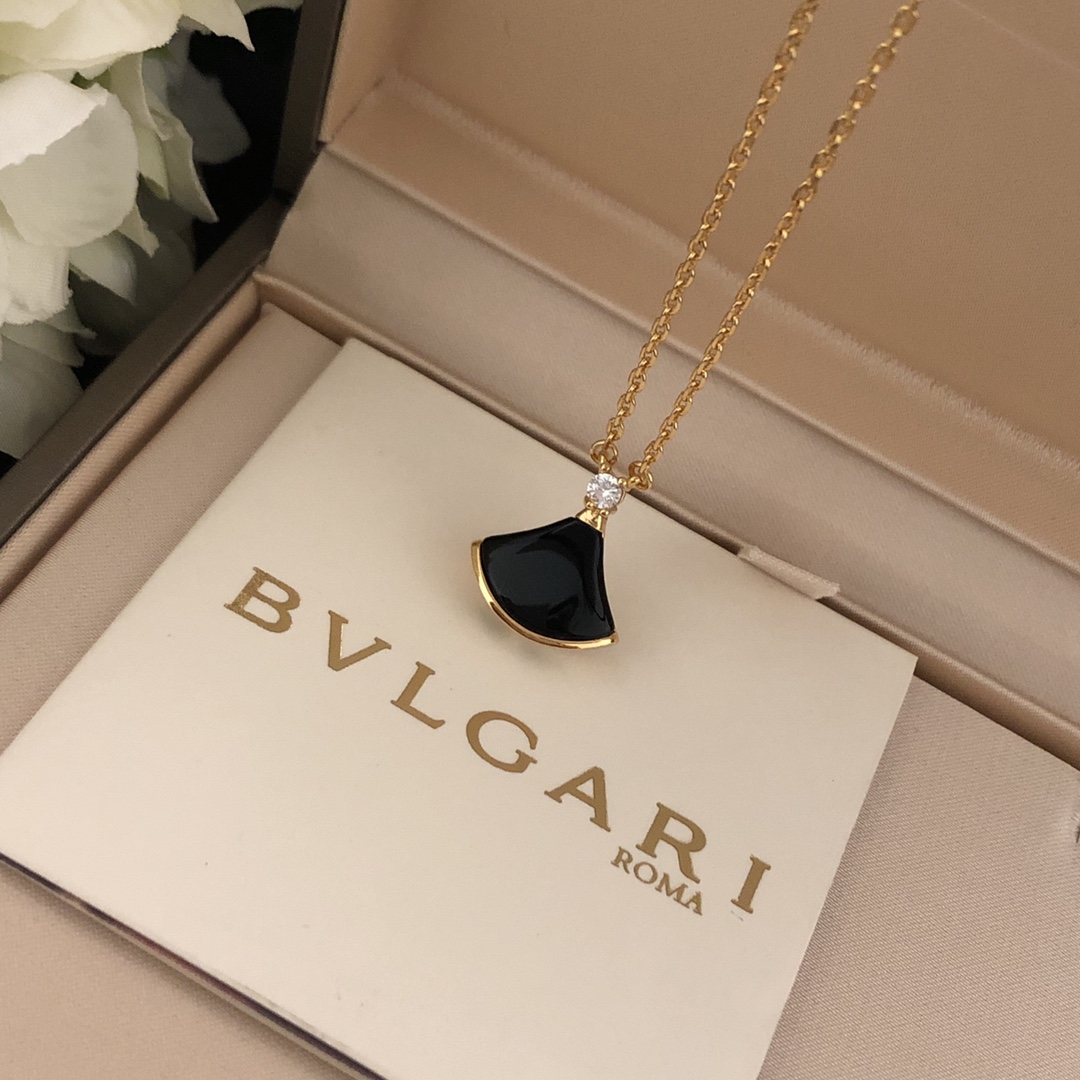 BV宝格丽天然石小扇子小裙子项链。正品开模！独家！原版手工扣原版细节！完胜真金版！带着进专柜[得意]每片