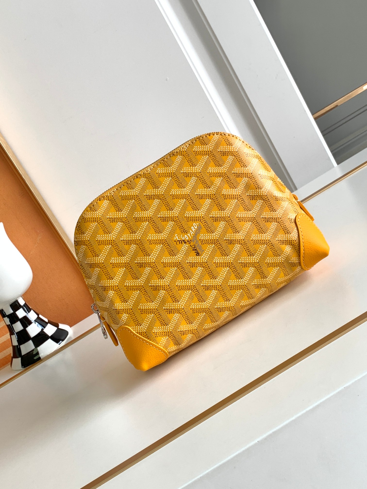 Косметичка Goyard Vendôme с водоотталкивающей хлопковой подкладкой, кожаными уголками и молнией с логотипом G