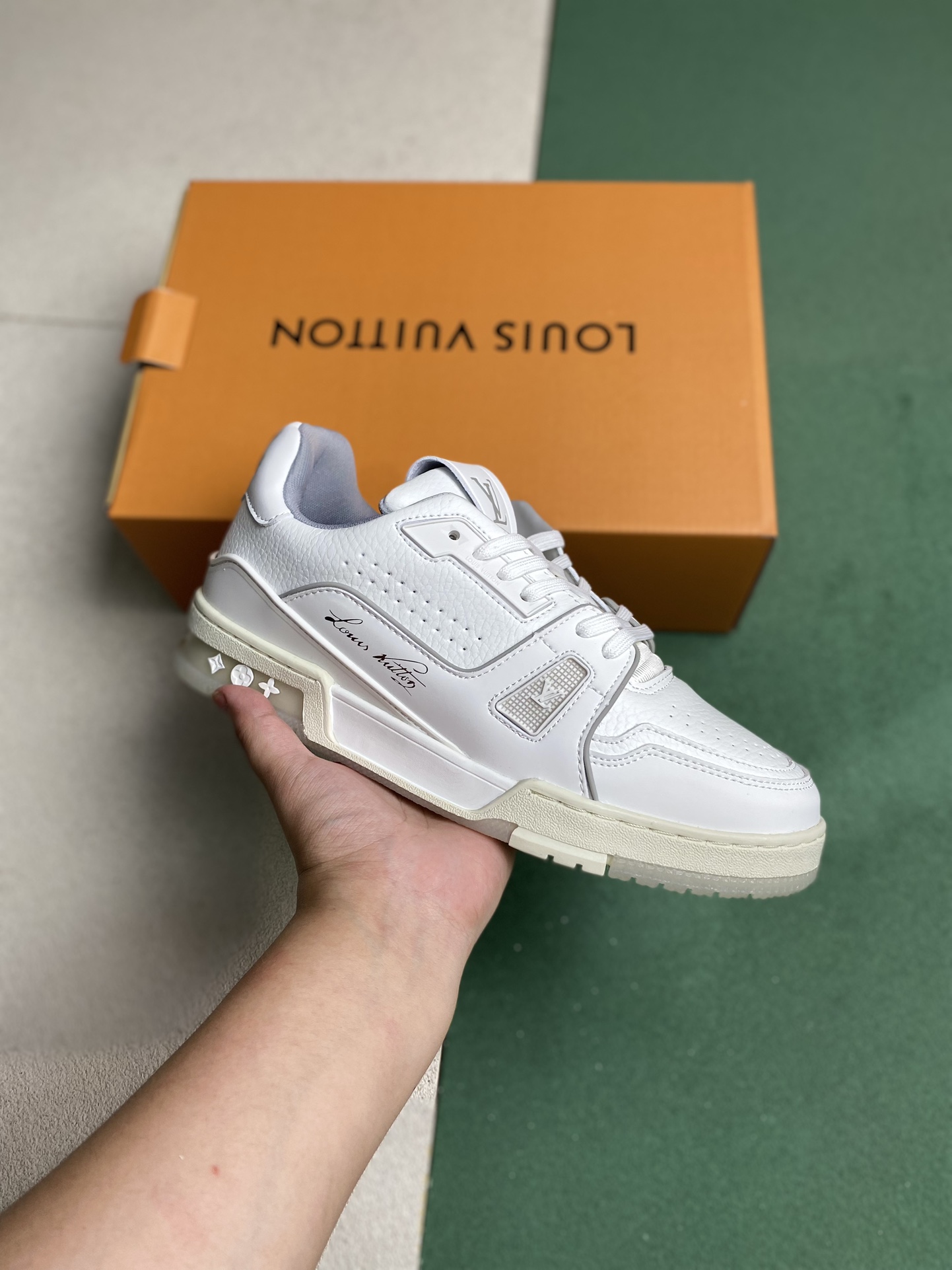 核心私   s LV Trainer 限定联名 最新配色国内限定无售原版购入历时近两个月开发打造经典多拼色超好看 原版完美楦型 调试了两个月 鞋面独家订制压纹粒面小牛皮大底TPU、模具1
