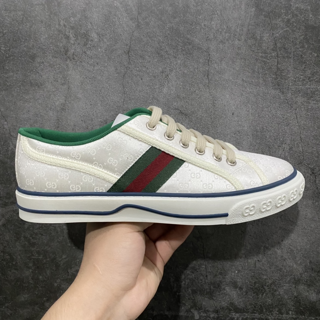 【顶级代购版】Gucci 古驰 Tennis 1977 Print Sneakern莆田市场最优版本n源自广东大厂产 莆田仓库入库n采用拼接透气棉布鞋面材质原装一致鞋舌仿磨环保纸垫 原装雪梨形超软沙绒纸团n内嵌超软皮内里+脚垫附送购物袋+身份卡+硬质礼盒n中底高弹PU材质+双层TPR无缝隙串色技术组合大底 区别市面版本 弹力棉布 红绿织带 绿色罗缎滚边  尺码：35 36 37 38 39 40 41 42 43 44 45n-莆田鞋批发中心