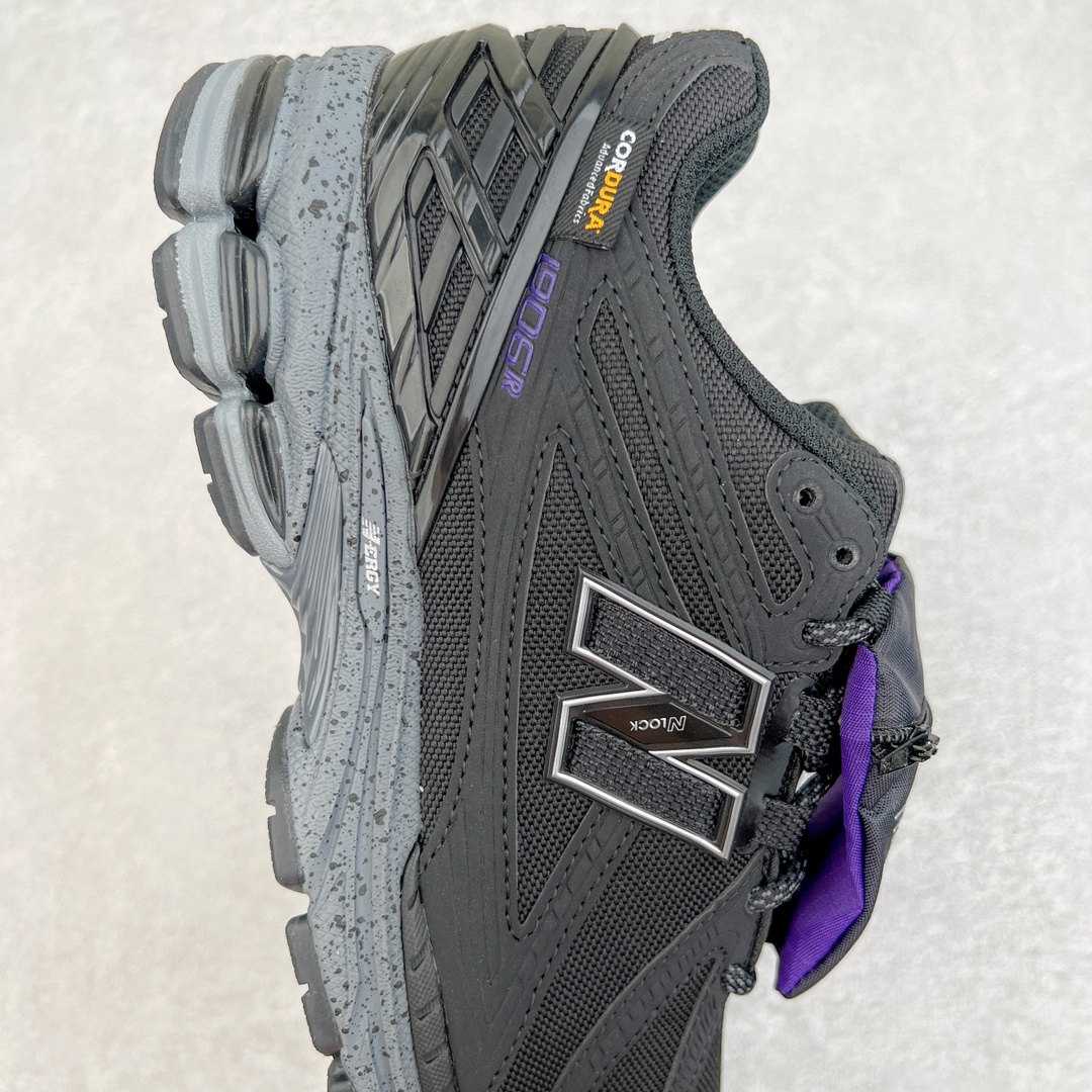 图片[6]-💰240 ＃M纯原 新百伦NB New Balance M1906ROC 纯黑 全套原楦原纸板原厂数据开发 进口三明治网面 原装进口皮料正确绒感卡色 正确中底拉帮中底网布细节 原厂标裁 带紫光防伪 定制后跟透明水晶模块 冲裁组合 大底贴合程度胶水上色把控完美 整洁度挑战全网艺术家 多道序QC把关品质完善 匠心打造 耗时两个月开发完成 工艺极其复杂难度可想而知 新开独立私模大底 全网唯一正确六层组合大底 高端零售专供产物 Size：36 37 37.5 38 38.5 39 40 40.5 41 42 42.5 43 44 45.5 46.5 47 编码：by3936010-运动鞋