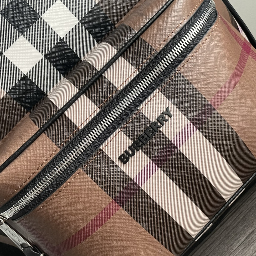 [Backpacks]The latest brown and brown check backpack features iconic check des