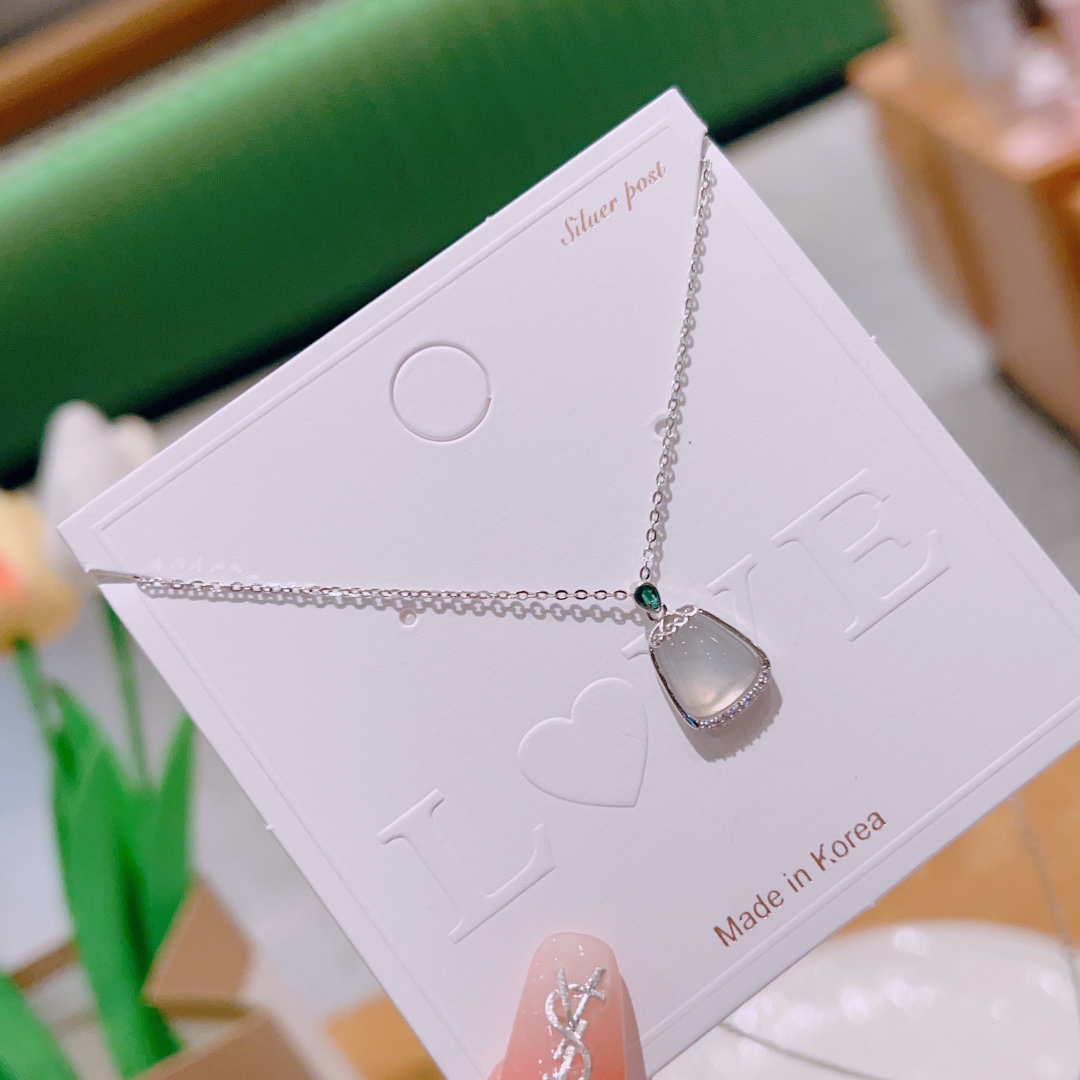 Hypoallergenic Silver Necklace Light Luxury Birthday Gold