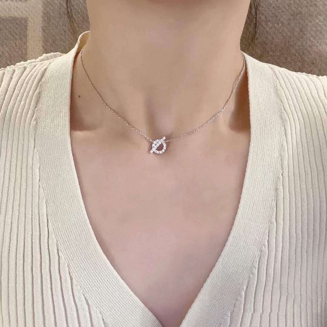 NO:102171,Hot-selling Finesse series small Q necklaces, wear pictures reference~, Hermes necklace, hermes, necklace19860909热销款 Finesse系列小Q项链 佩戴图参考～,爱马仕项链,hermes,necklace,Jewelry