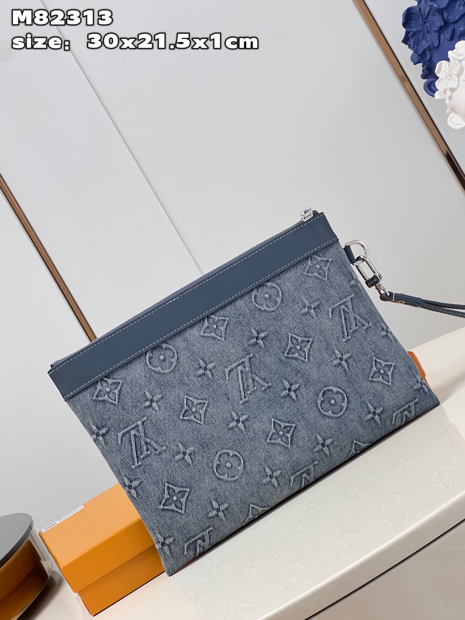 This Pochette To-Go pouch is crafted from Monogram Washed Denim canvas - Bag 5