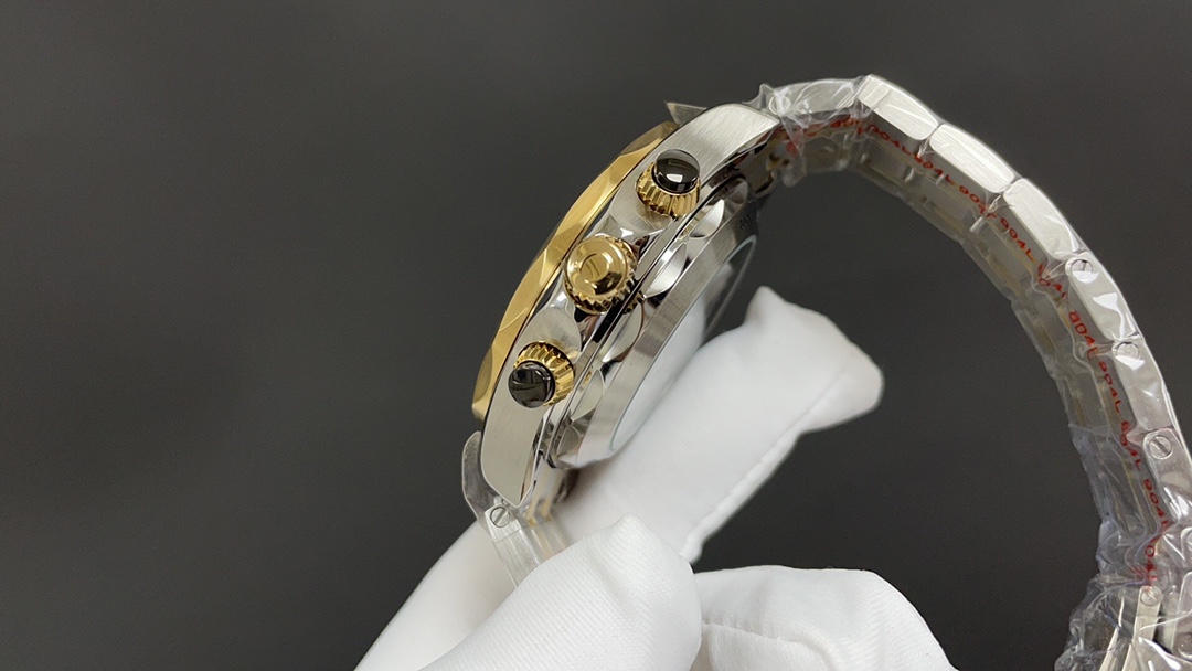 Omega 欧米茄 海马300m计时款 间金 黑面 44mm 9900计时机芯