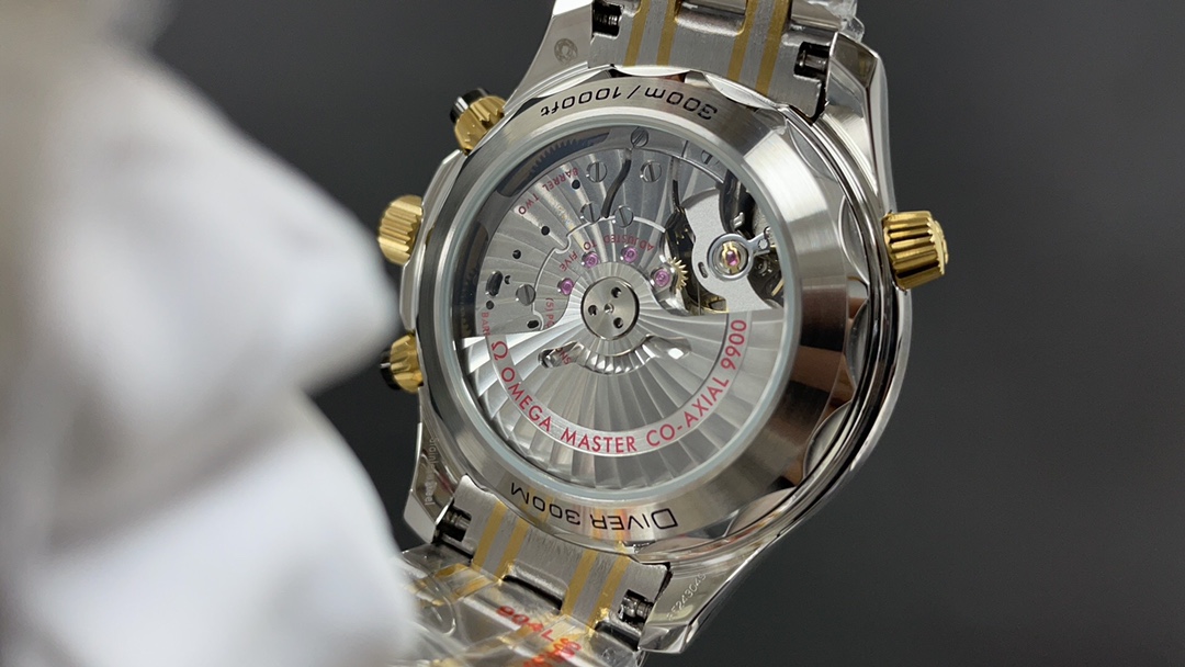 Omega 欧米茄 海马300m计时款 间金 黑面 44mm 9900计时机芯
