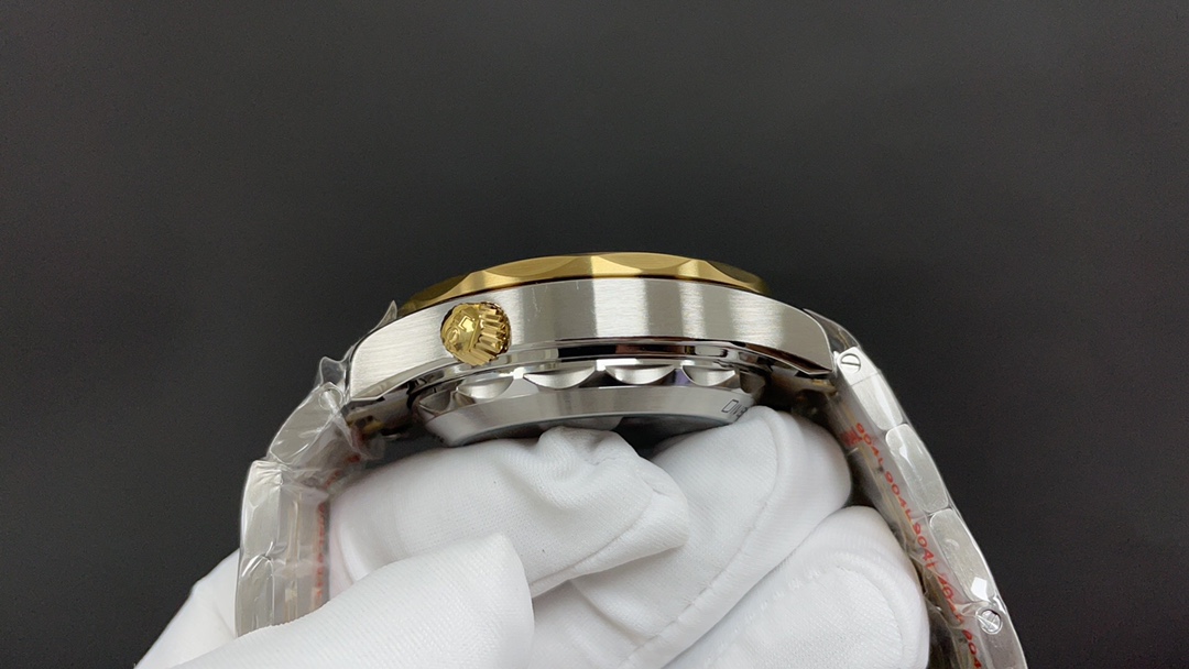 Omega 欧米茄 海马300m计时款 间金 黑面 44mm 9900计时机芯