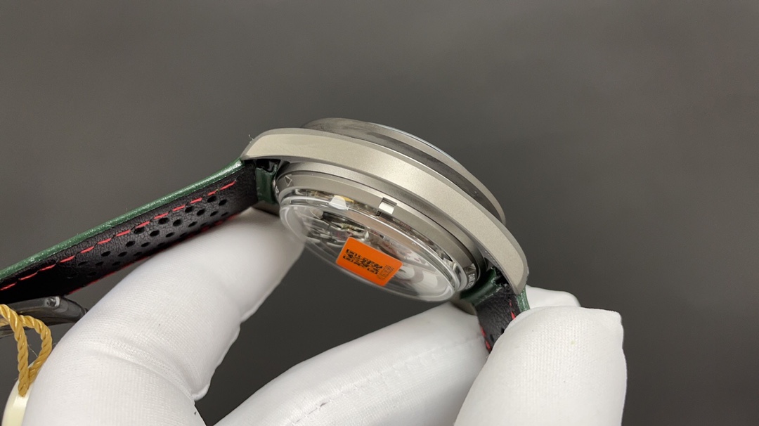 Omega 欧米茄 超霸月之暗面 计时 深灰色 44mm 9300机