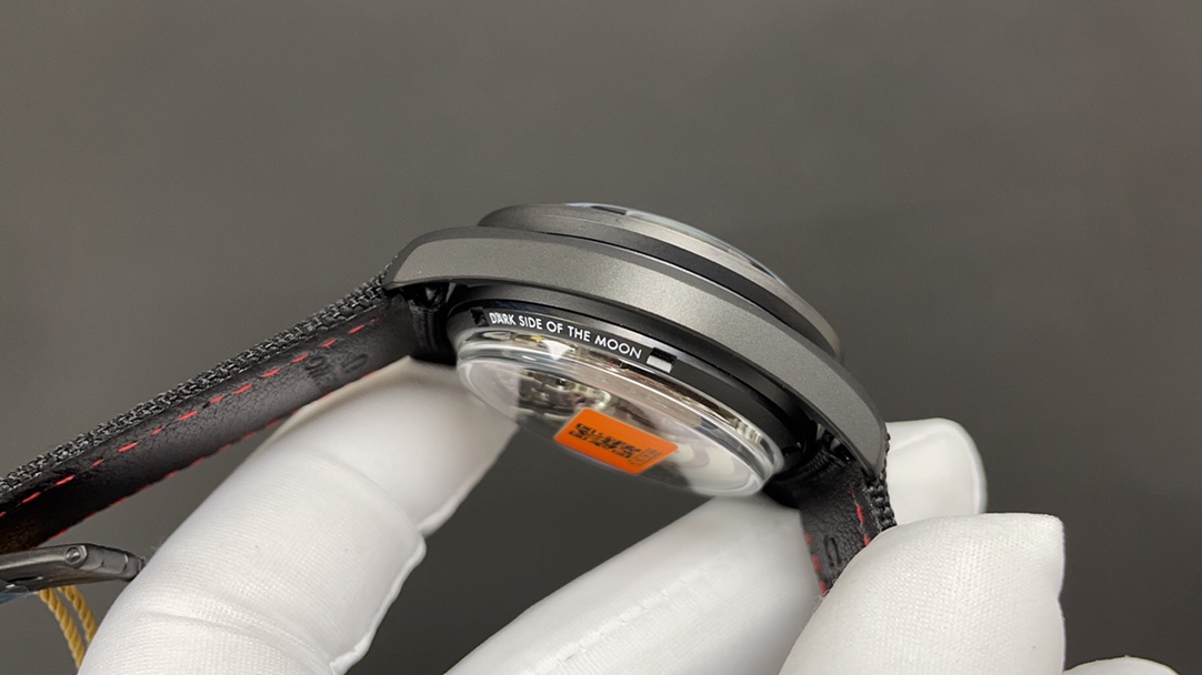 Omega 欧米茄 超霸月之暗面 计时 深灰色 44mm 9300机