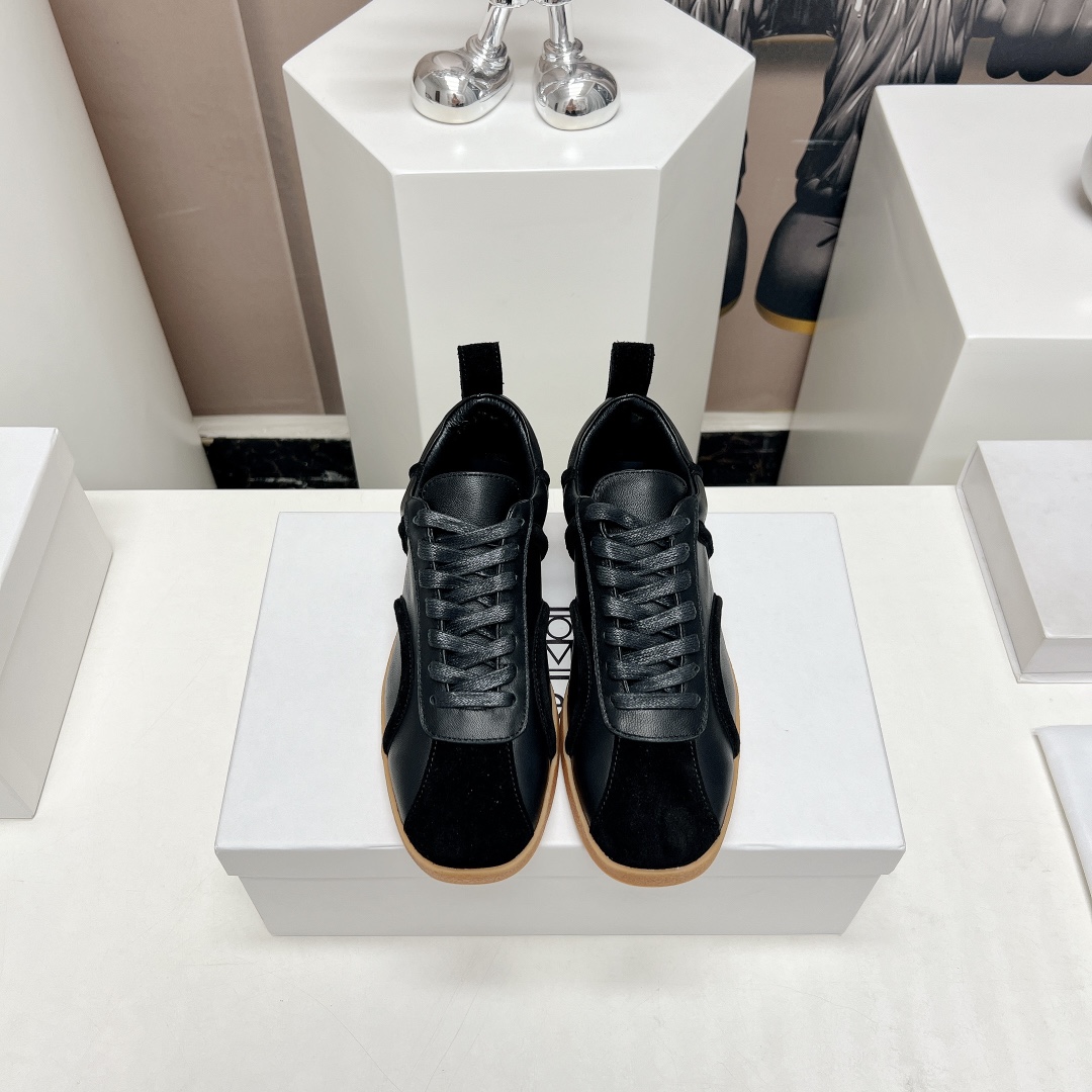 Toteme 2023/aw Nordic Style Recreational Shoes with Sheep Skin and TPU Bottom - 图片 1