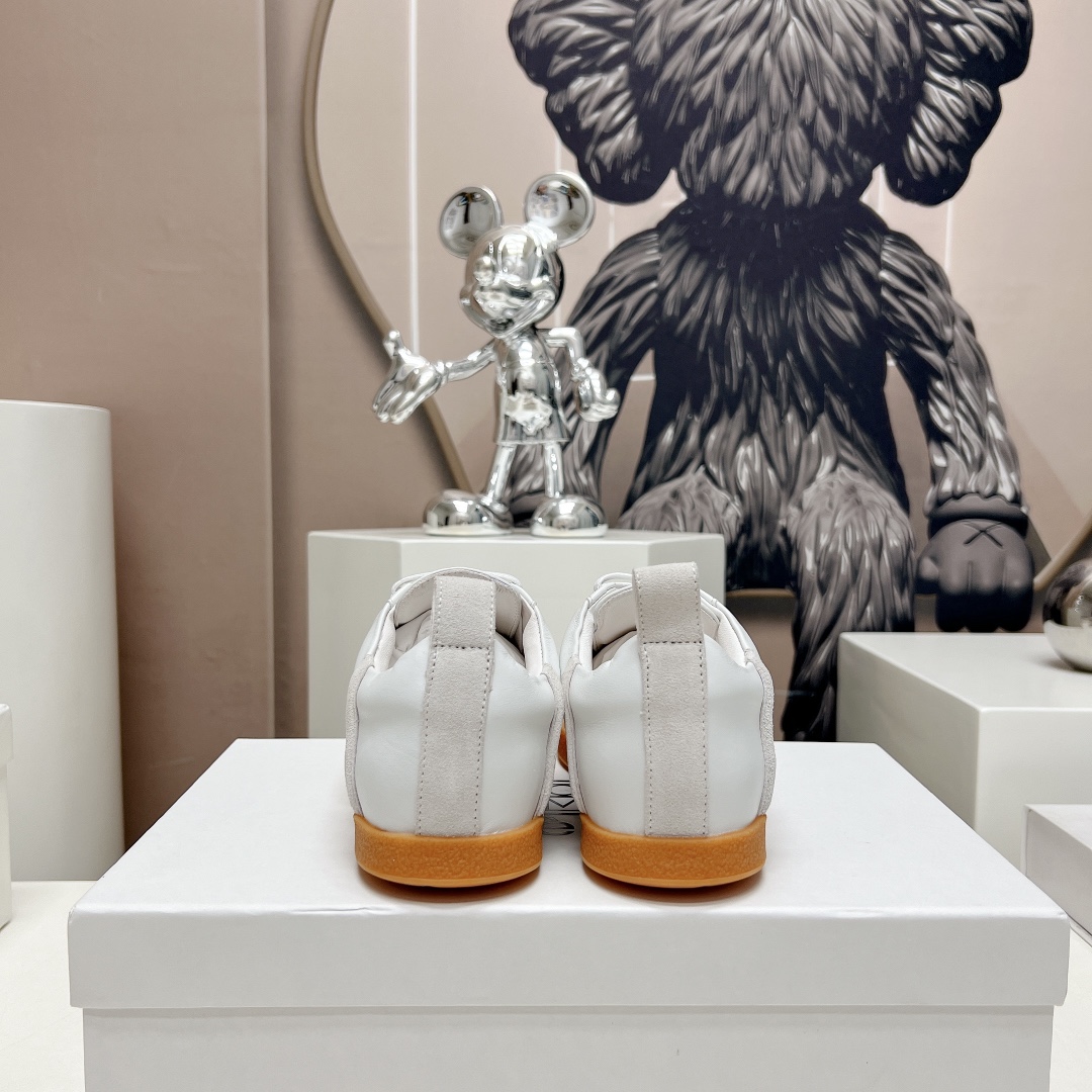 Toteme 2023 AW Recreational Shoes: Nordic Design, Sheepskin, TPU Bottom, Customizable Sizes - 图片 8