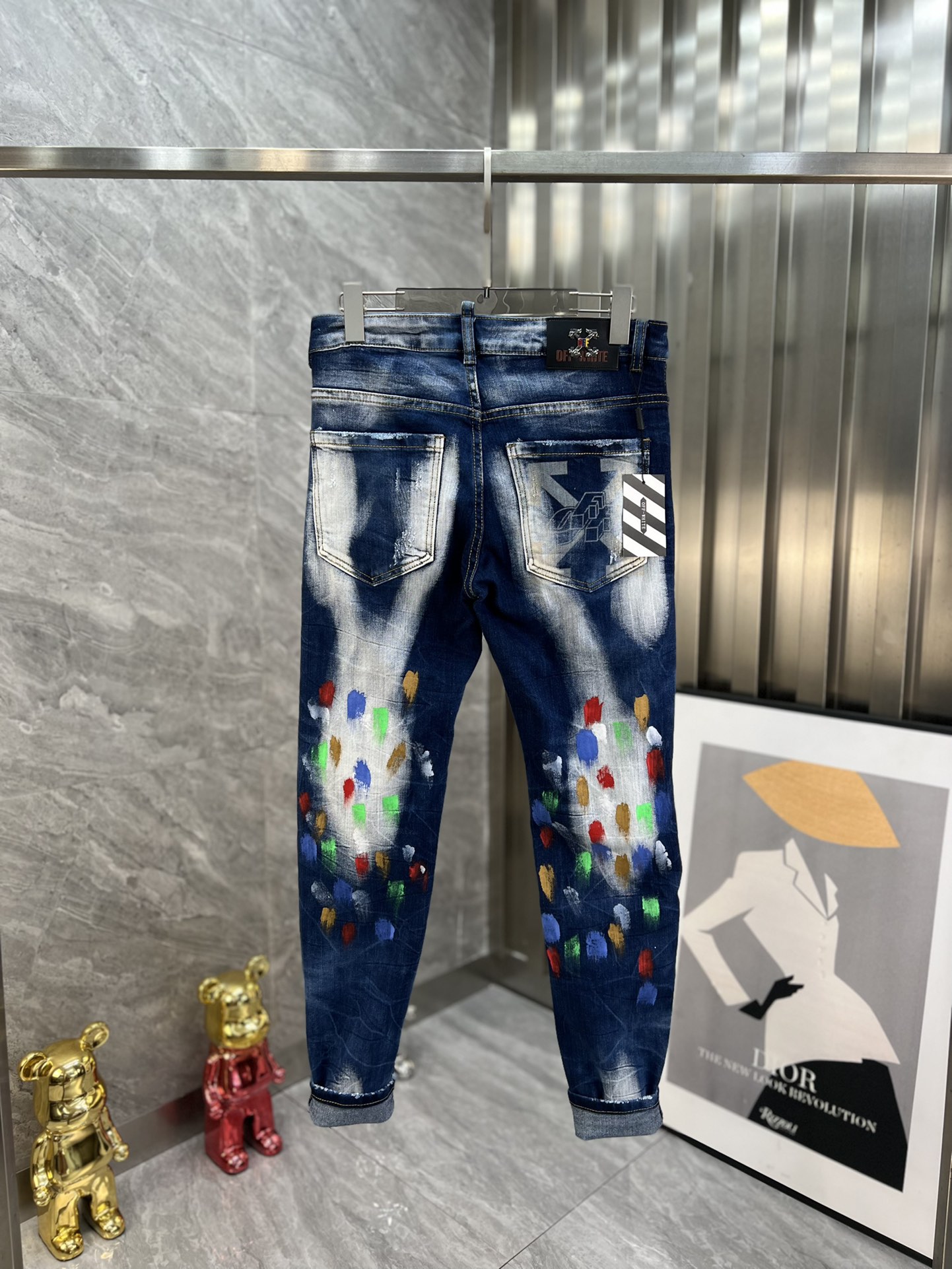 OFF spring and summer new products with three standards and complete jeans. Goo