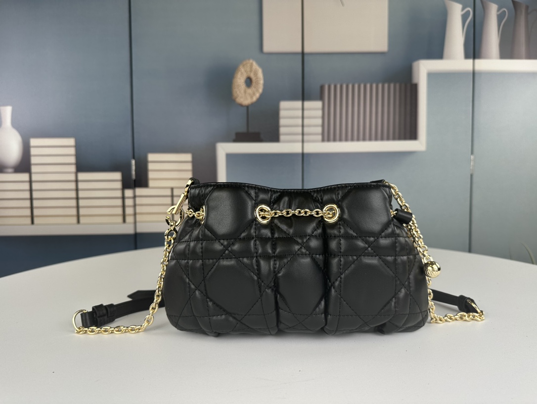 CHANEL Mini Chain Shoulder Bag   Black 84 From Japan