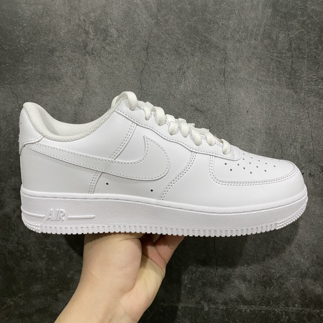 【绿X版】NK Air Force 1 Low \’07 空军一号低帮经典板鞋 纯白 CW2288-111n顶级空军 皮料质感可媲美og版n细节吊打市场其他代号版本nn全鞋电脑针车 工整有序原厂港宝加持完美还原灵魂版型原盒原配从里到外百分百还原原厂全头层原厂皮料 原标原盒内置Sole气垫 中底白色背胶 中底划线已经无限的接近公司 原厂楦头 原厂刺绣后跟弧度修正 正确中底四线防伪  尺码：36 36.5 37.5 38 38.5 39 40 40.5 41 42 42.5 43 44 44.5 45 46 47.5-莆田鞋批发中心