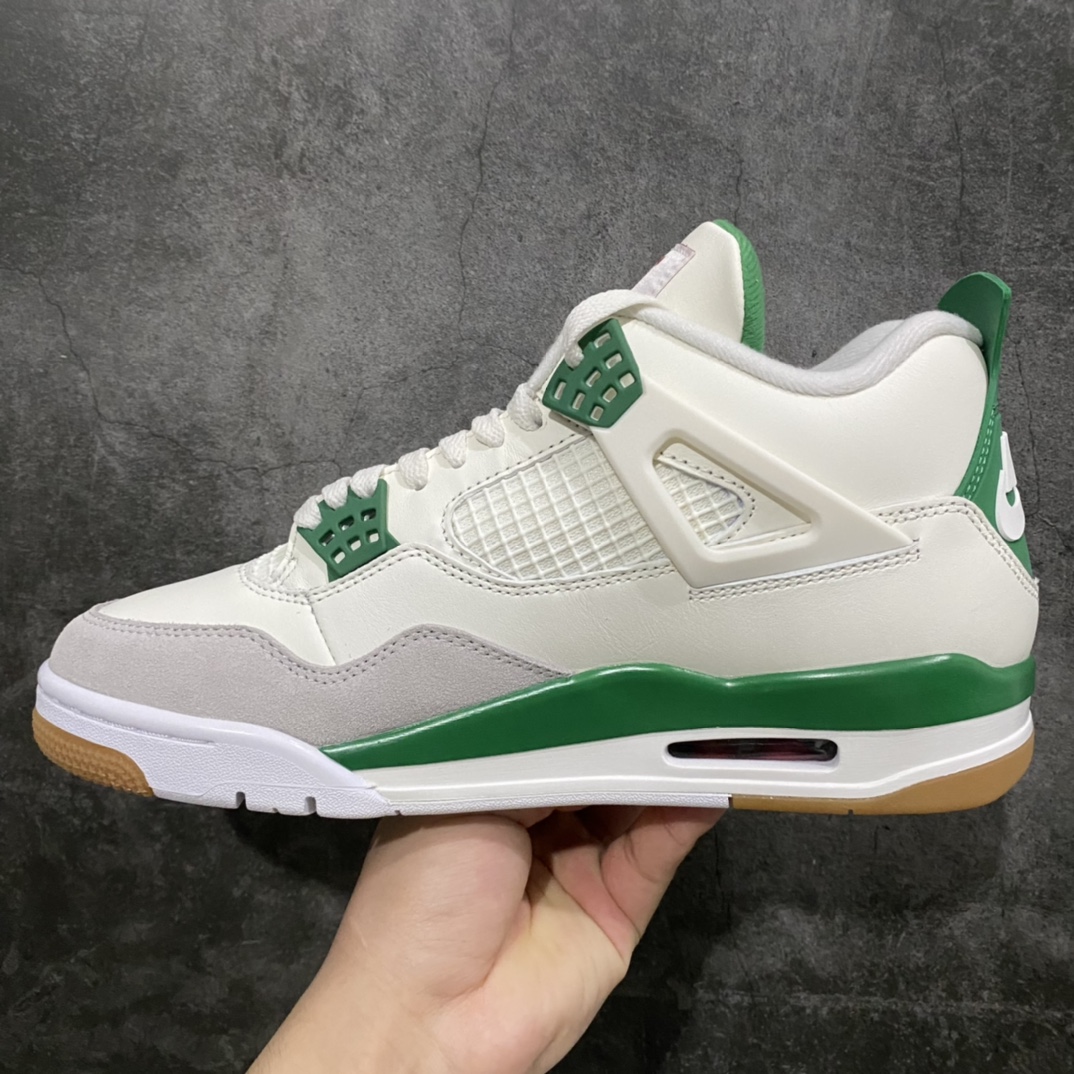 图片[2]-【PK纯原】NK SB x Air Jordan 4 AJ4 联名绿松石 白绿 DR5415-103n实物品质细节相当漂亮n真心没得挑的好版本 大底有刷漆n耗时多个月巨作 重金购买原楦原纸板 确保原汁原味 完美呈现四代版型 原厂织唛标 市面唯一采用原装皮料 正确网格工艺 全方位一致匹配官方细节  尺码：40.5 41 42 42.5 43 44 44.5 45 46 47.5-莆田鞋批发中心