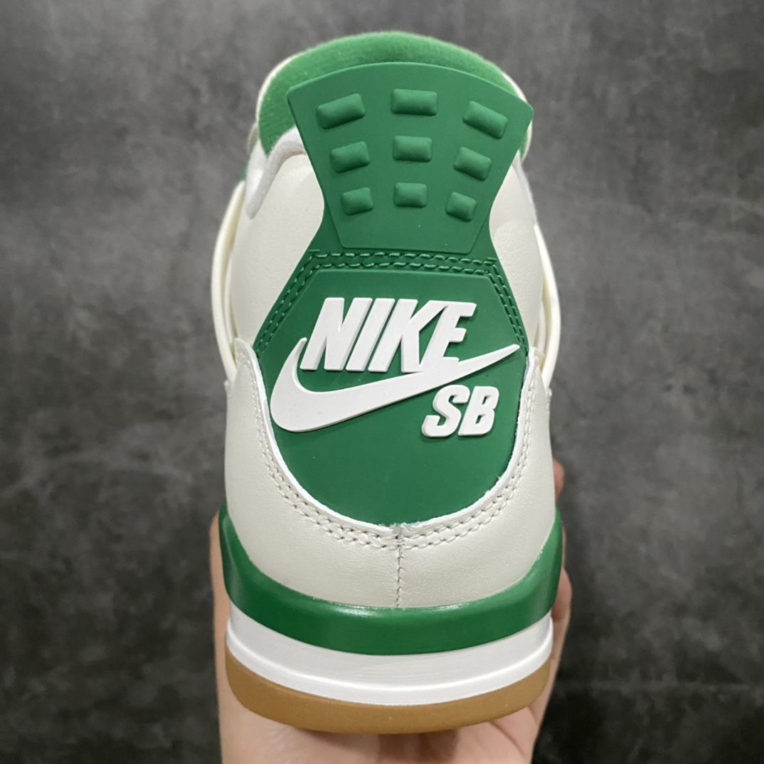 图片[4]-【PK纯原】NK SB x Air Jordan 4 AJ4 联名绿松石 白绿 DR5415-103n实物品质细节相当漂亮n真心没得挑的好版本 大底有刷漆n耗时多个月巨作 重金购买原楦原纸板 确保原汁原味 完美呈现四代版型 原厂织唛标 市面唯一采用原装皮料 正确网格工艺 全方位一致匹配官方细节  尺码：40.5 41 42 42.5 43 44 44.5 45 46 47.5-莆田鞋批发中心