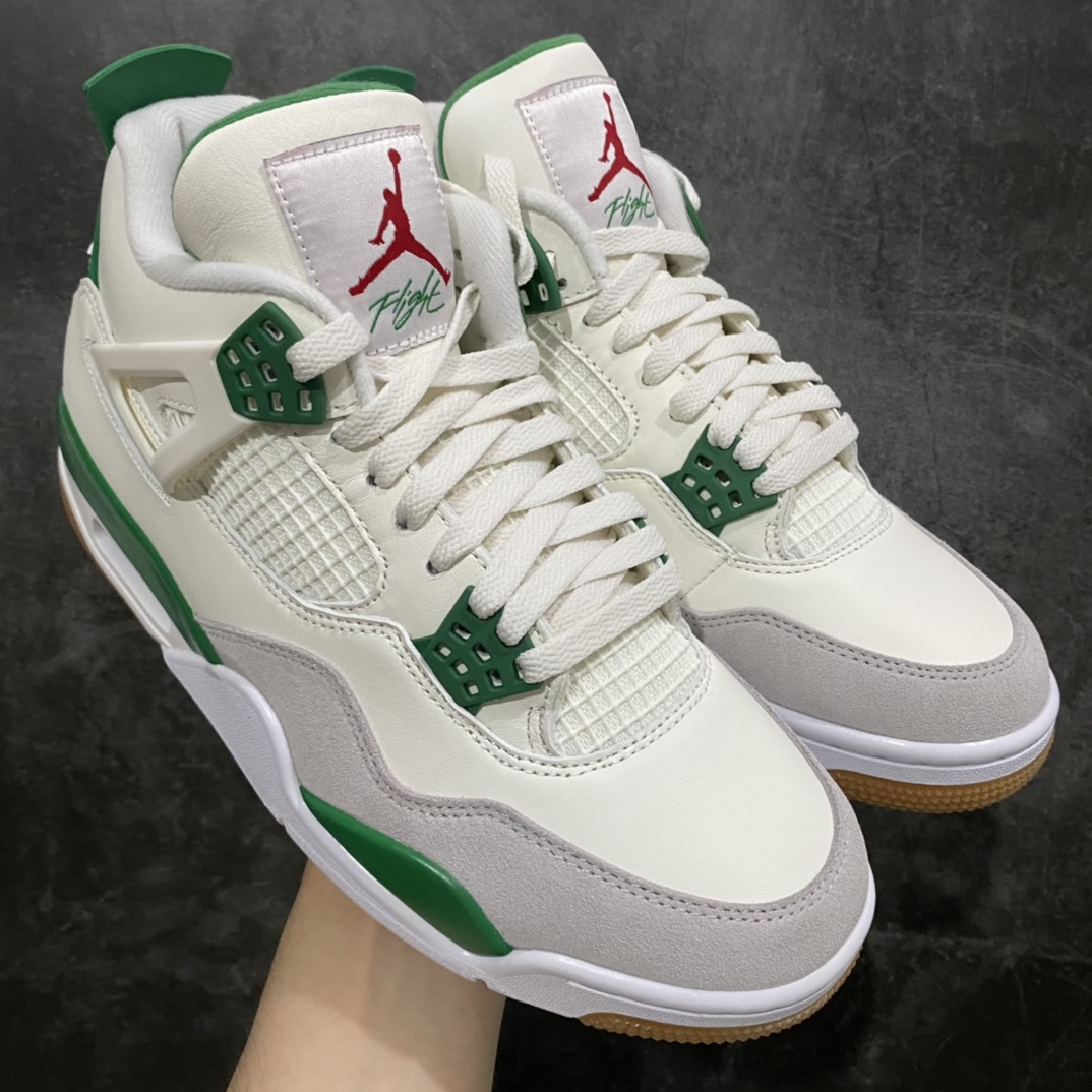 【PK纯原】NK SB x Air Jordan 4 AJ4 联名绿松石 白绿 DR5415-103n实物品质细节相当漂亮n真心没得挑的好版本 大底有刷漆n耗时多个月巨作 重金购买原楦原纸板 确保原汁原味 完美呈现四代版型 原厂织唛标 市面唯一采用原装皮料 正确网格工艺 全方位一致匹配官方细节  尺码：40.5 41 42 42.5 43 44 44.5 45 46 47.5-莆田鞋批发中心