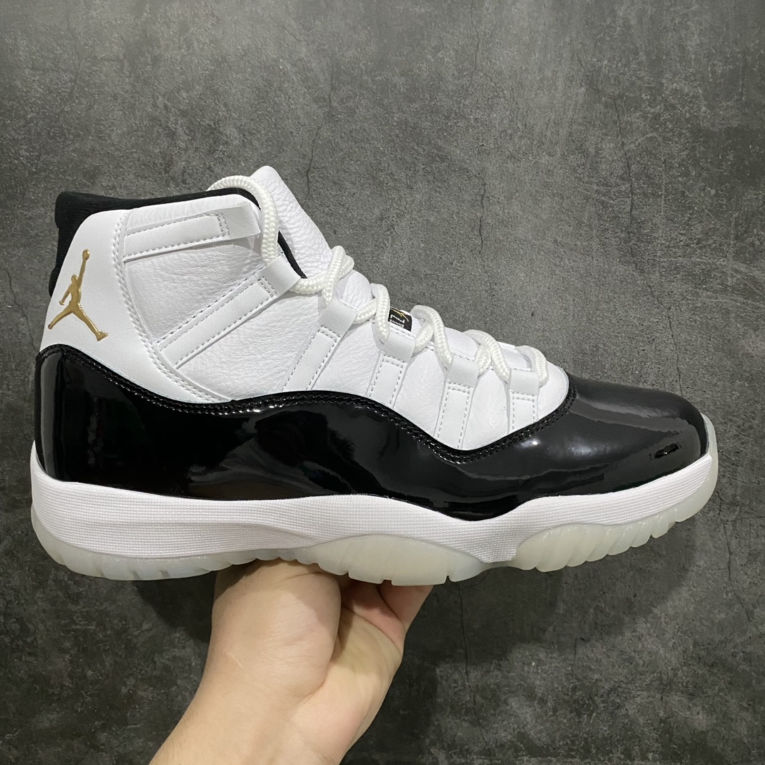 【外贸纯原】 Air Jordan AJ11 \”DMP\”金砖 CT8012-170n此版鞋面白色部分为皮面n同步官方最近新流出原鞋渲染图细节n(早期官方渲染图白色部分为尼龙布面）nn原楦原档案数据开模打造原厂中底拉帮钢印 原厂漆皮 防冻不开裂头层皮料 原装鞋撑 水晶大底正确色度色泽原楦原数据刺绣 原厂车缝走线及对位 毫厘不差飞人logo采用原数据电脑刺绣 原装正品碳纤维真实碳板 增强抗扭 原内标 原盒标 正确官方原盒 原厂防氧化水晶外底 原厂配套厂全掌solo气垫 Size：40 40.5 41 42 42.5 43 44 44.5 45 45.5 46 47.5 48.5-莆田鞋批发中心